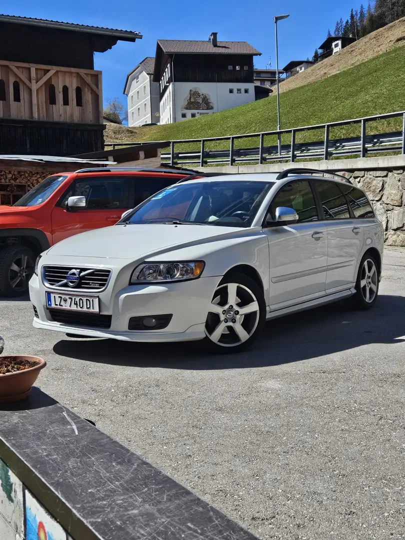 Volvo V50 D3 R-Design - 1