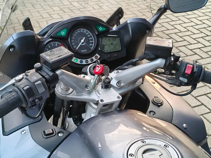 Yamaha FJR 1300 - foto 6