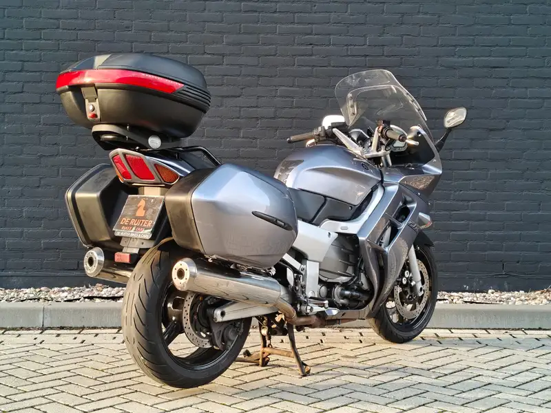 Yamaha FJR 1300 - foto 2