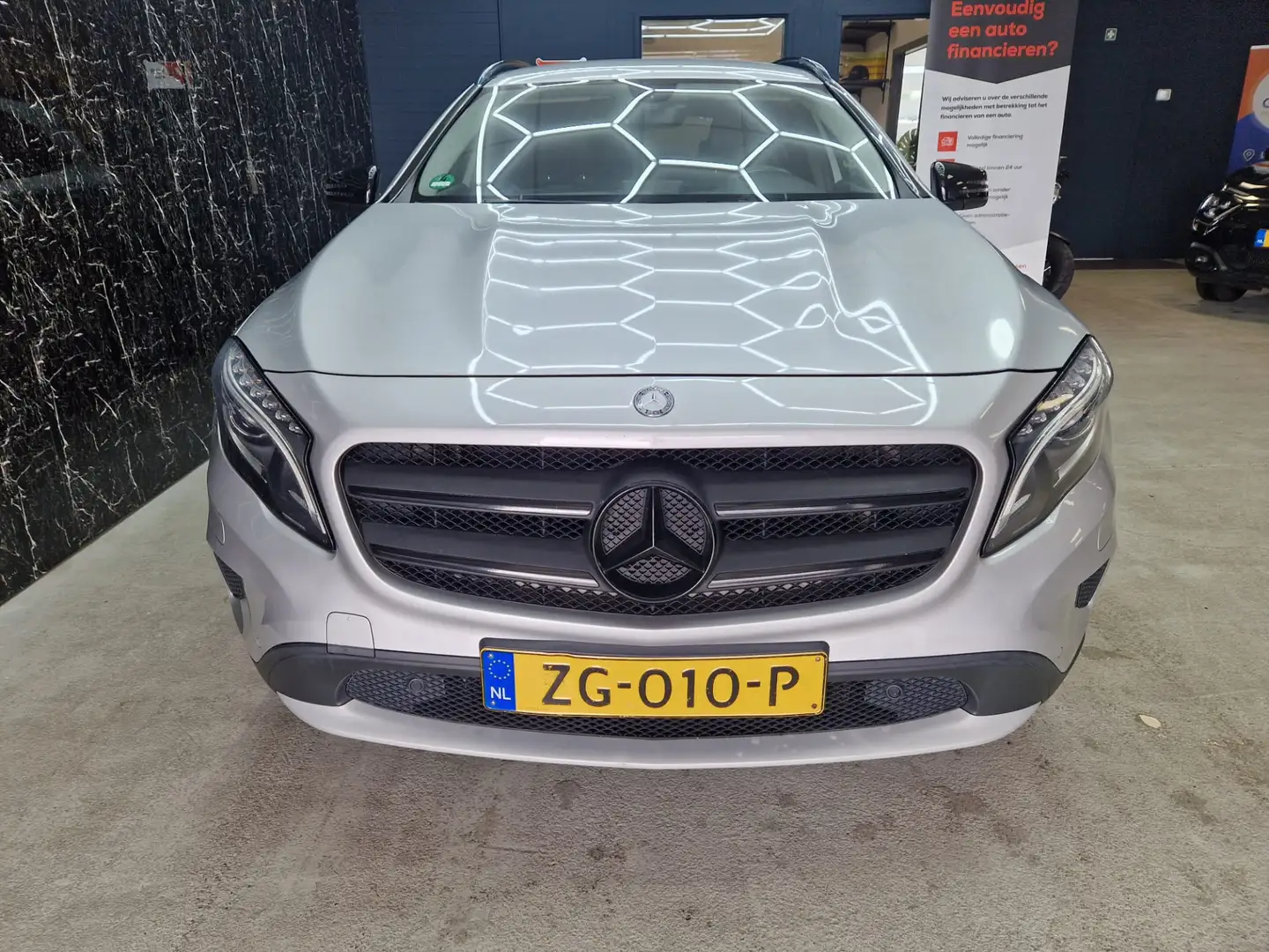 Mercedes-Benz GLA 200 CDI Prestige Grijs - 2