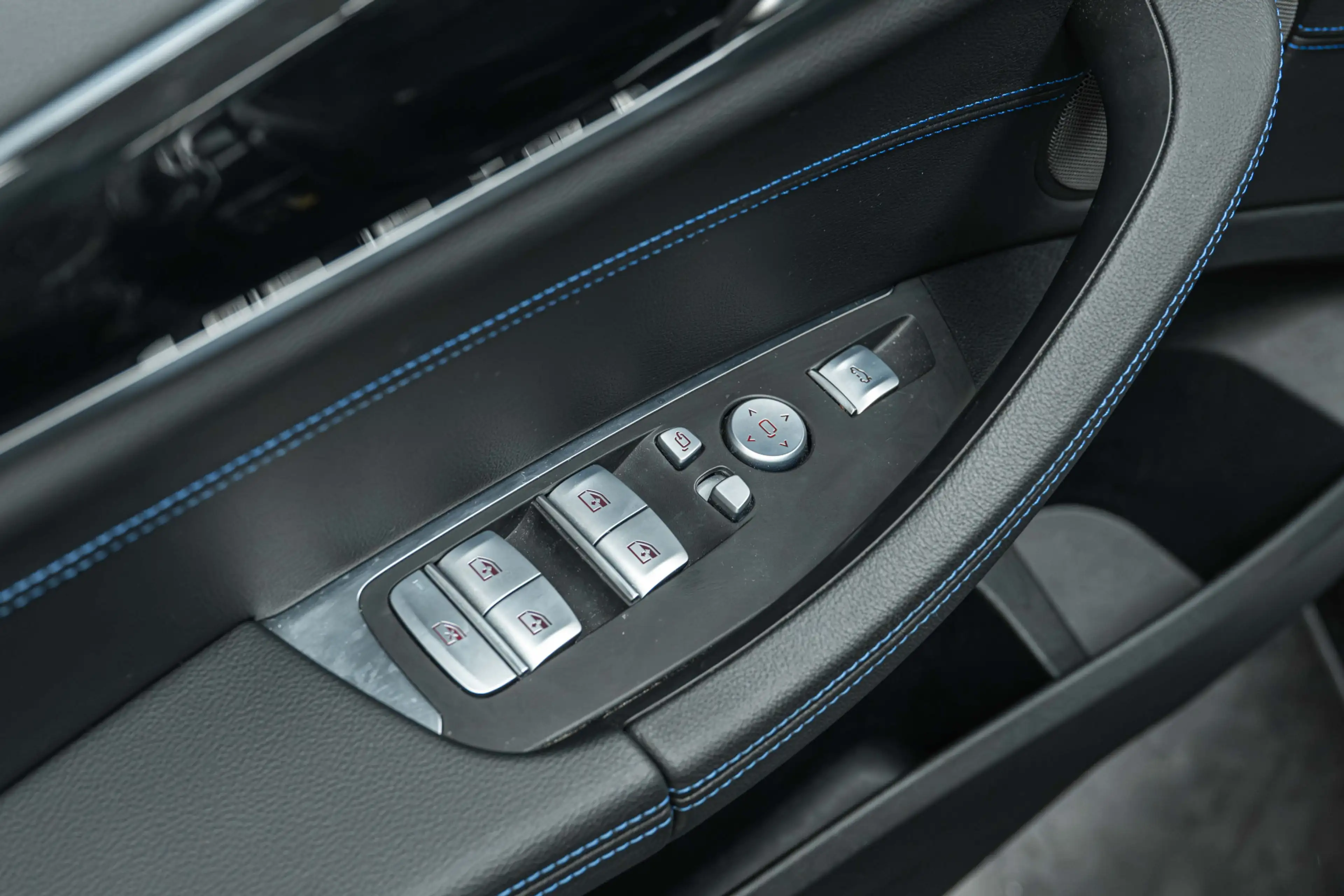 BMW iX3 High Executive M Sport / Trekhaak / Sportstoelen / — photo 13