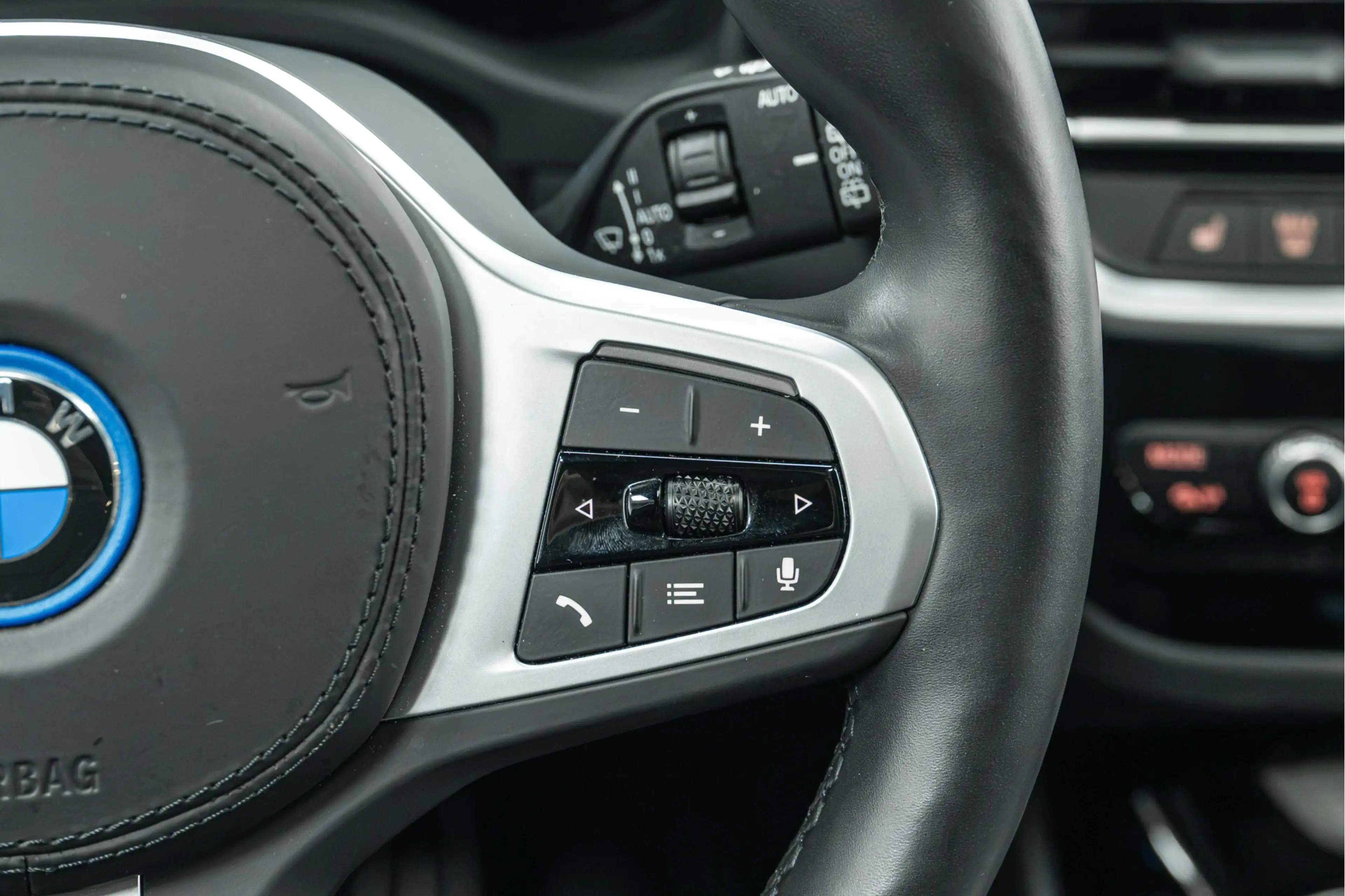 BMW iX3 High Executive M Sport / Trekhaak / Sportstoelen / — photo 12