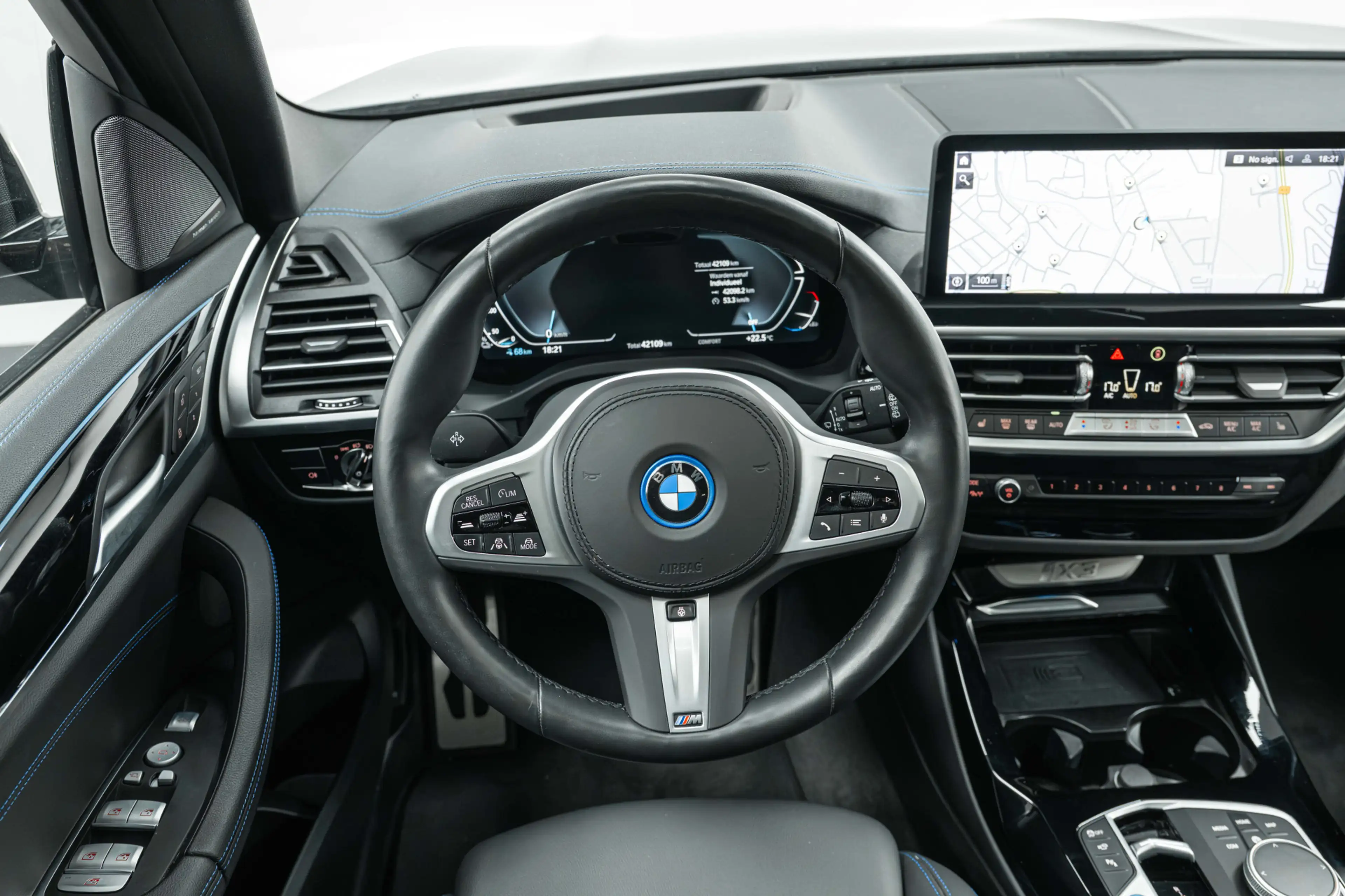 BMW iX3 High Executive M Sport / Trekhaak / Sportstoelen / — photo 10