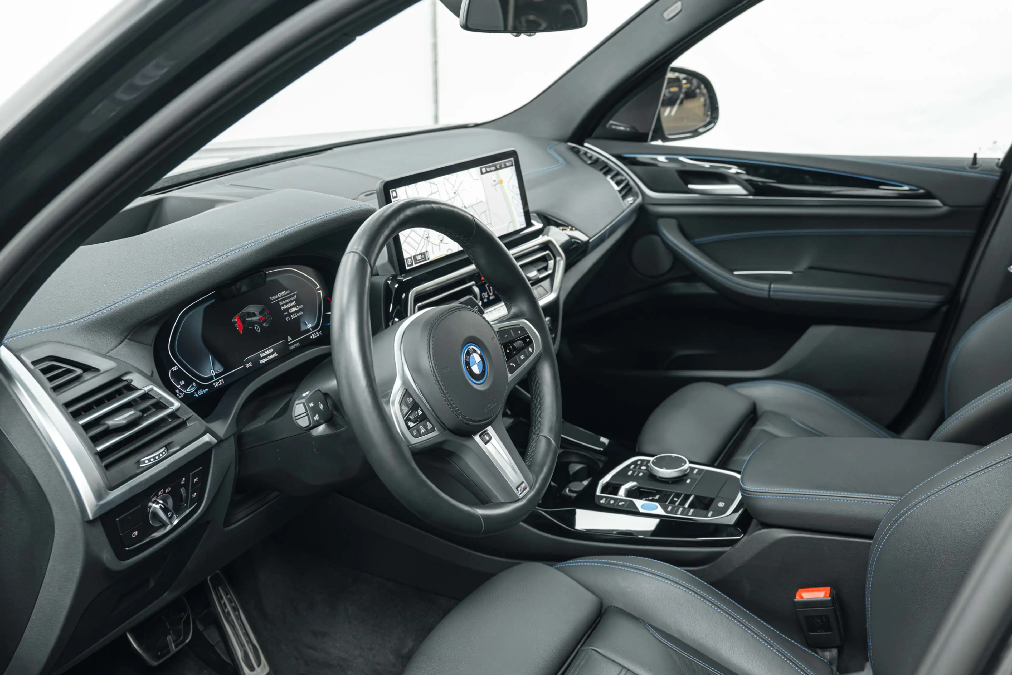 BMW iX3 High Executive M Sport / Trekhaak / Sportstoelen / — photo 15