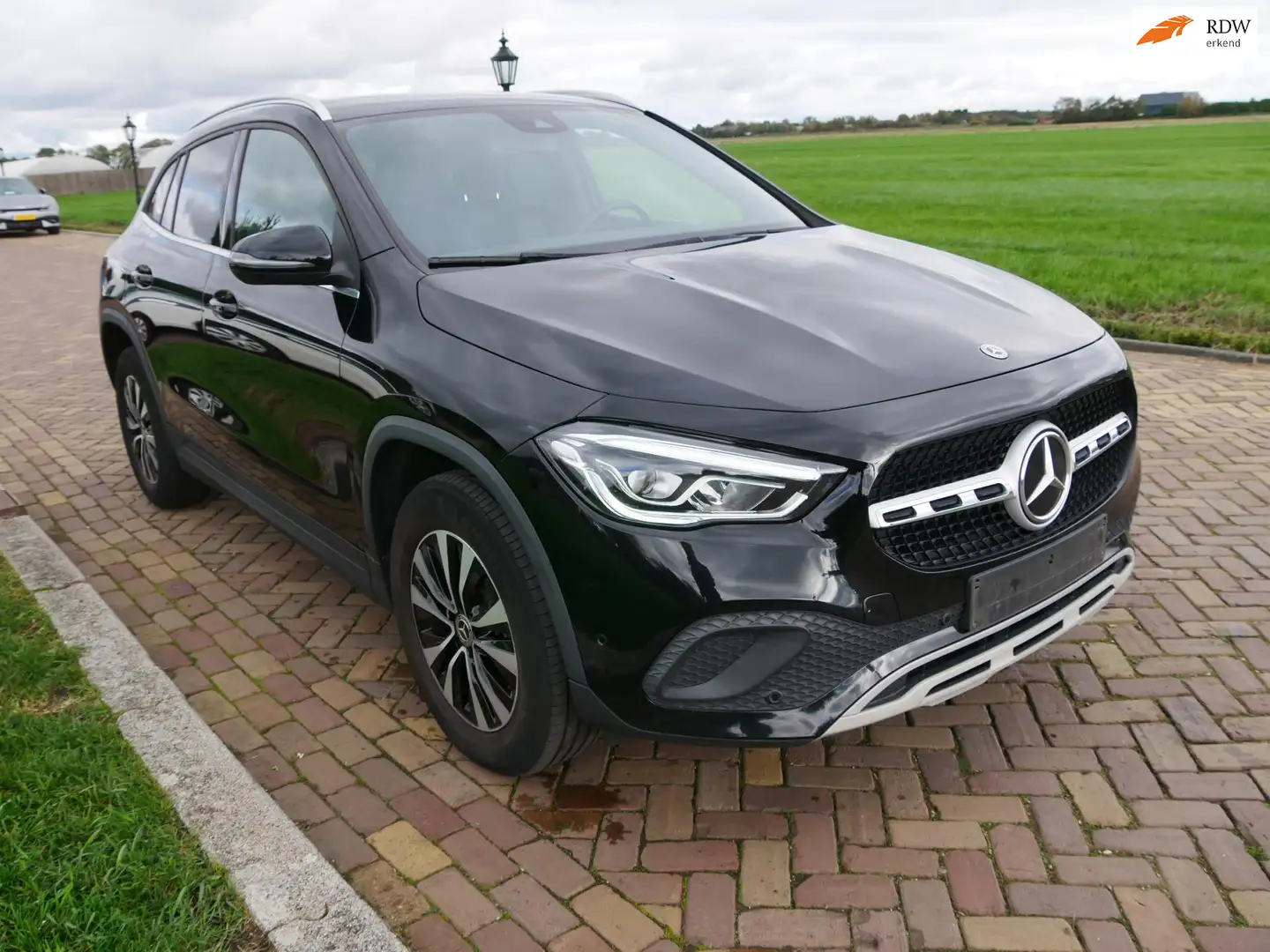 Mercedes-Benz GLA 180 d Business AUT ** 16499 NETTO ** NAVI CLIMA CAMERA Noir - 1