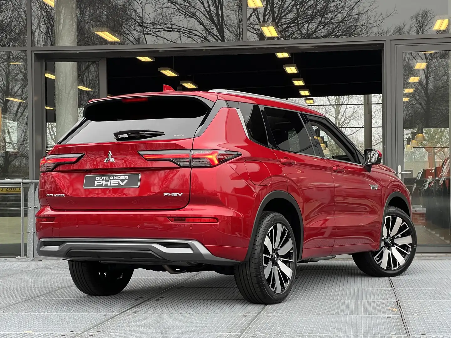 Mitsubishi Outlander 2.4 PHEV Instyle | DIRECT LEVERBAAR MET 8 JAAR FAB Rot - 2