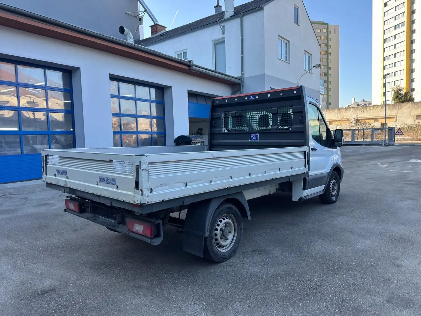 Ford Transit Pritsche 2,0 TDCi L2H1 310 Ambiente Weiß - 2