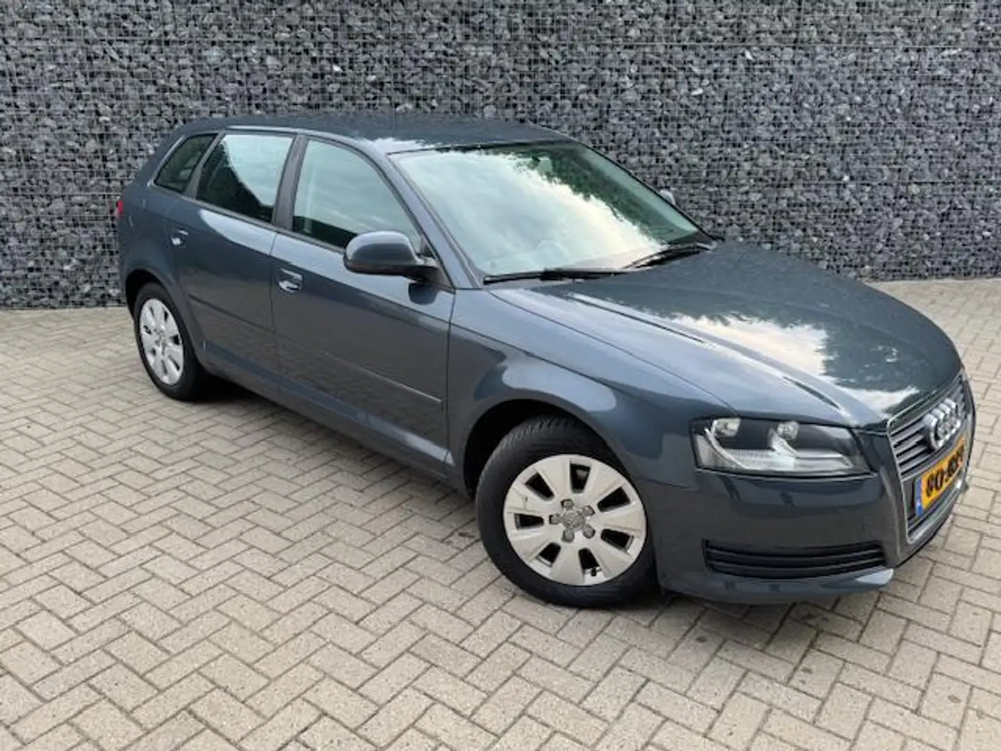 Audi A3 Sportback 1.8 TFSI Attraction Pro Line Gris - 2