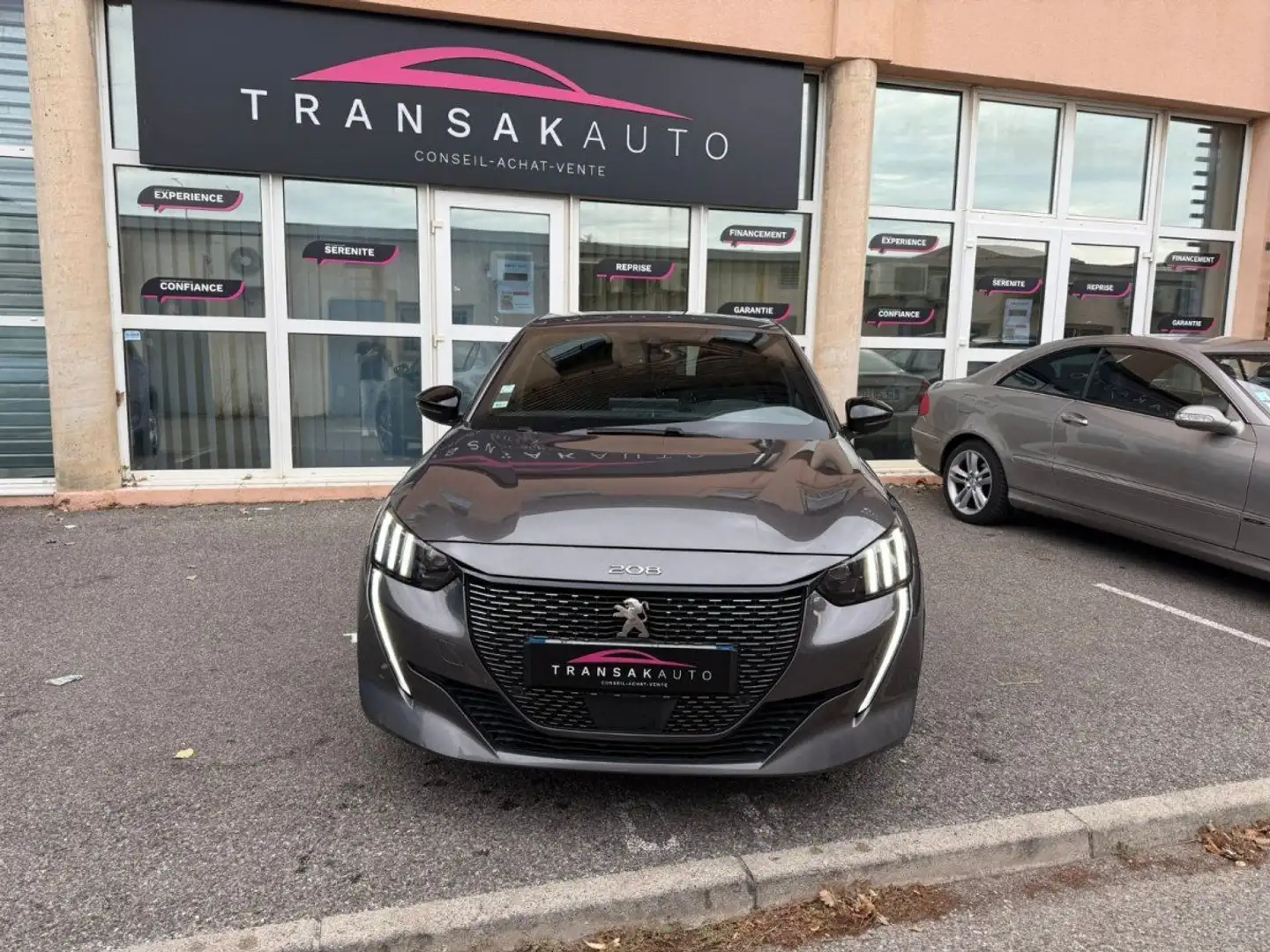 Peugeot 208 BlueHDi 100 SS BVM6 GT Grau - 2
