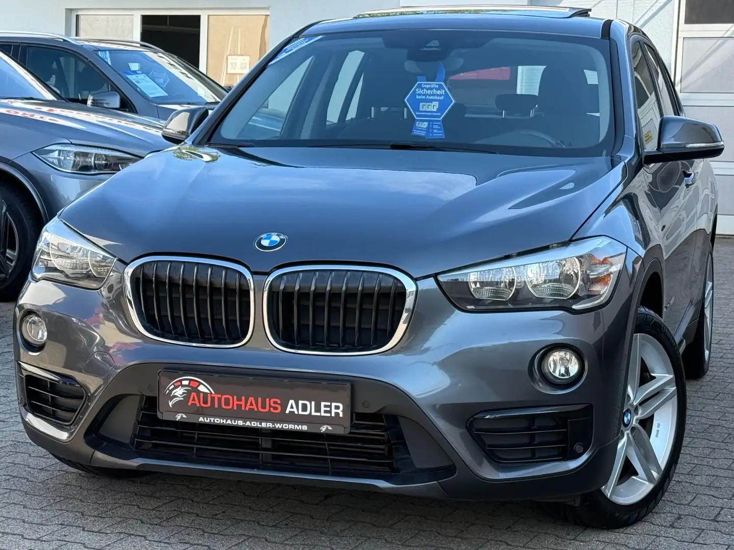 BMW X1 xDRIVE 20d SPORT-LINE*1HD*PANO*PDC*NAVI*TEMPO Grau - 2