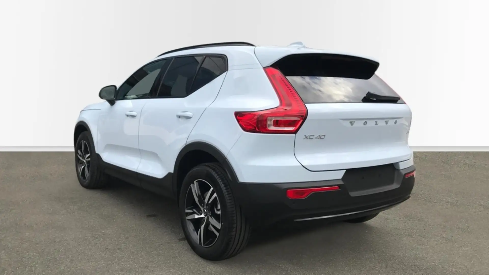 Volvo XC40 PLUS B3 MILD HYBRID GASOLINA DARK - 2
