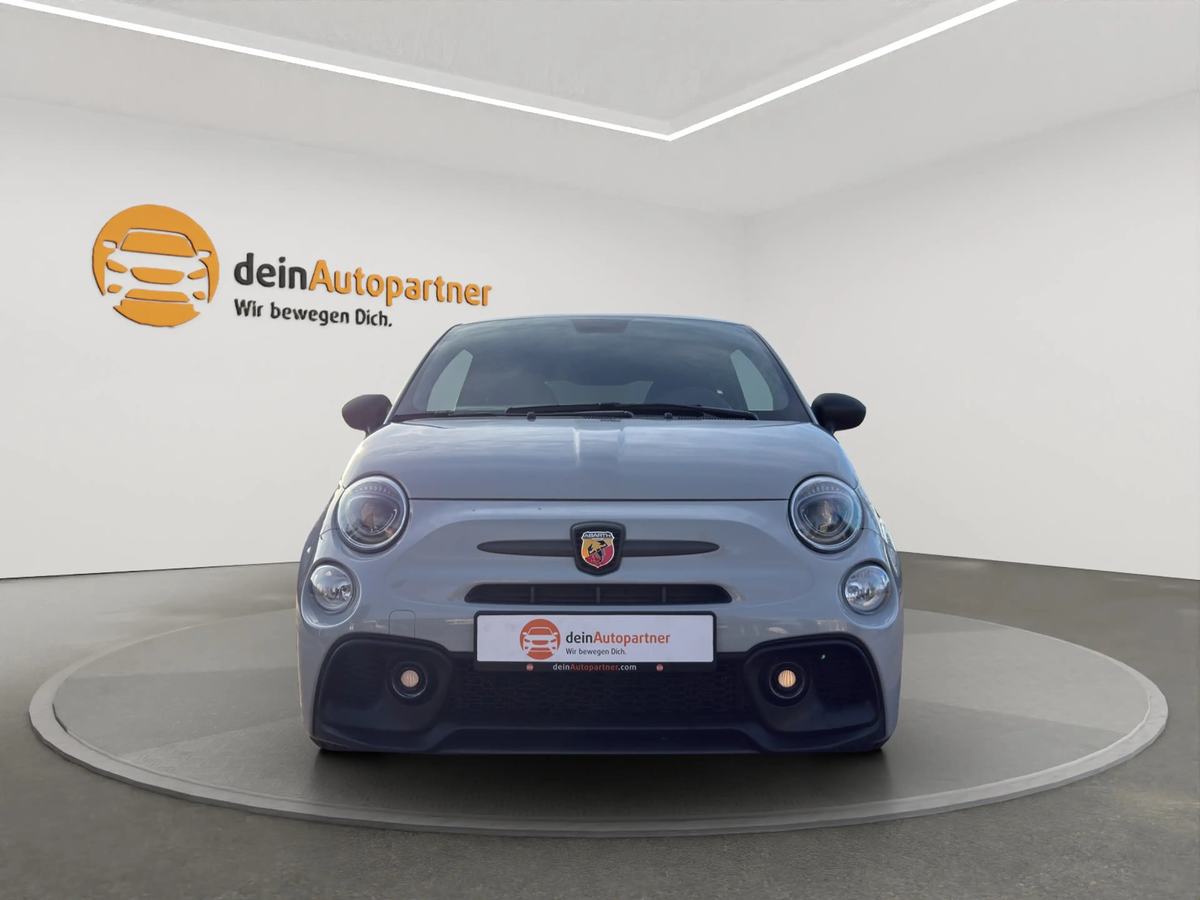 Abarth 695 BI-XENON/LEDER/KLIMA/PDC/DAB — photo 2