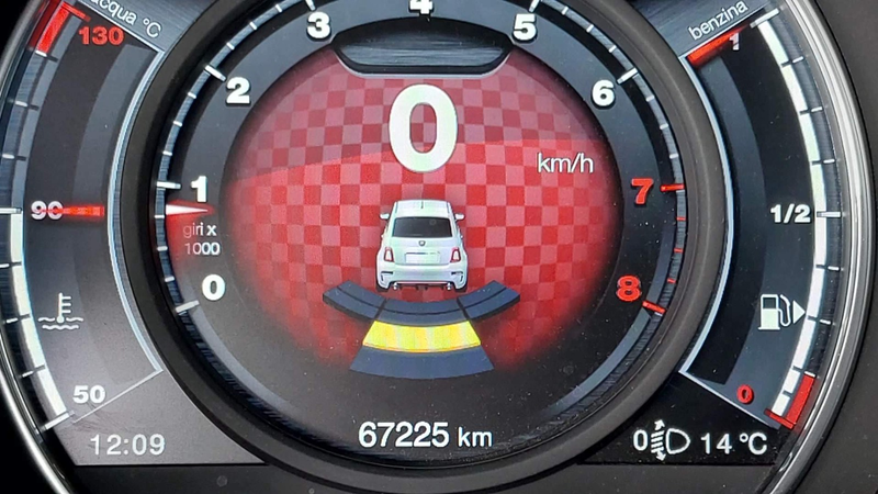 Abarth 695 BI-XENON/LEDER/KLIMA/PDC/DAB — photo 8