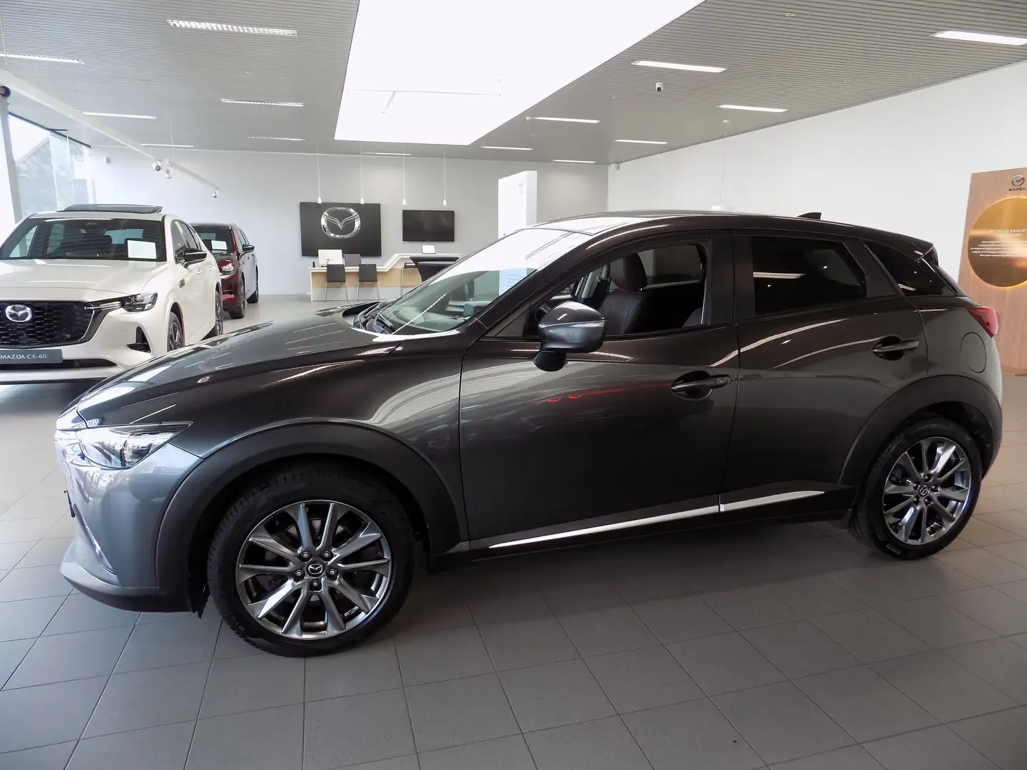 Mazda CX-3 2.0L Skyactiv-G Ginza Automaat! Grijs - 2