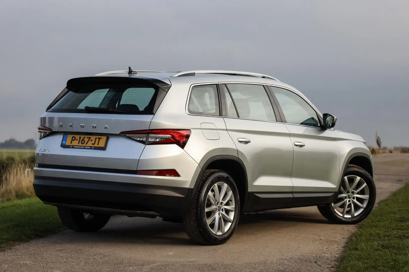 Skoda Kodiaq 1.5 TSI DSG Business ✅ Leder ✅ Pano ✅ LED Grijs - 2