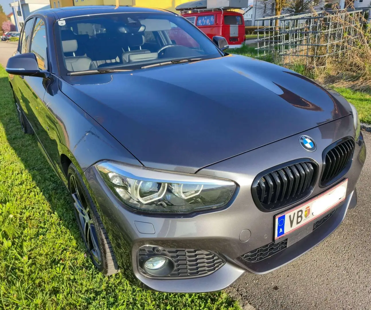 BMW 120 120d xDrive M Sport Aut. M Sport Grau - 2