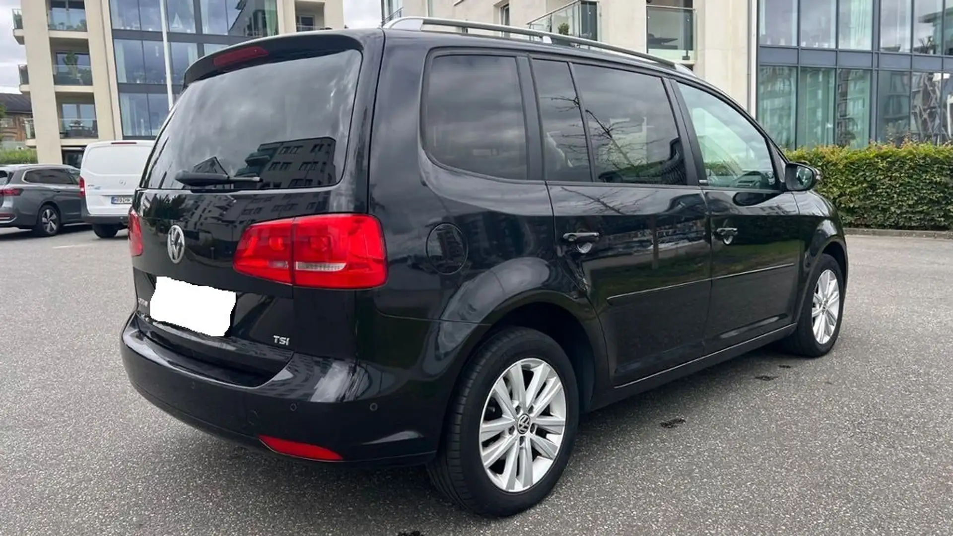 Volkswagen Touran 1.4 TSI 7 places Чорний - 1