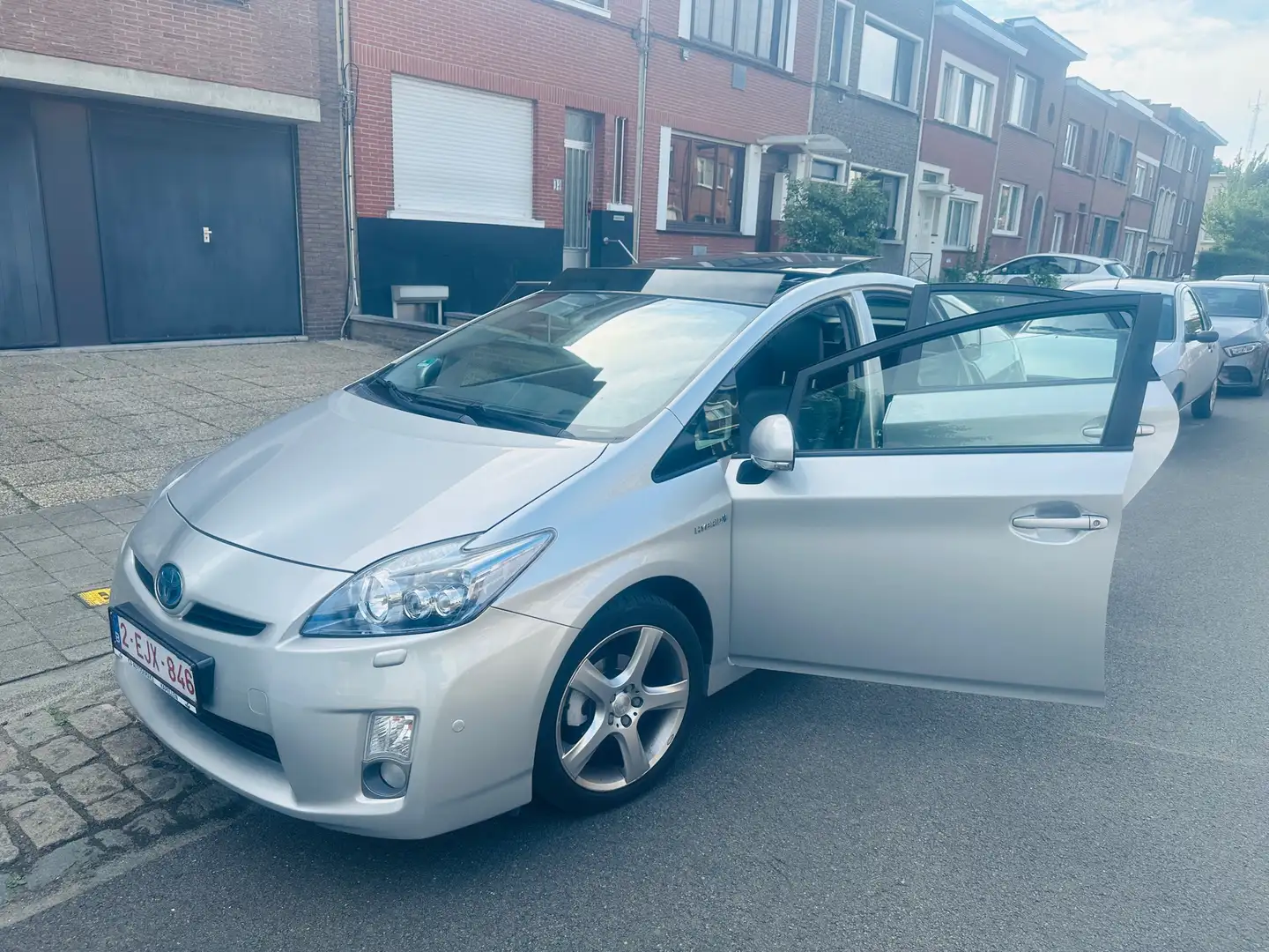 Toyota Prius (Hybrid) 1.8 vvt-i solar Premium Gris - 1