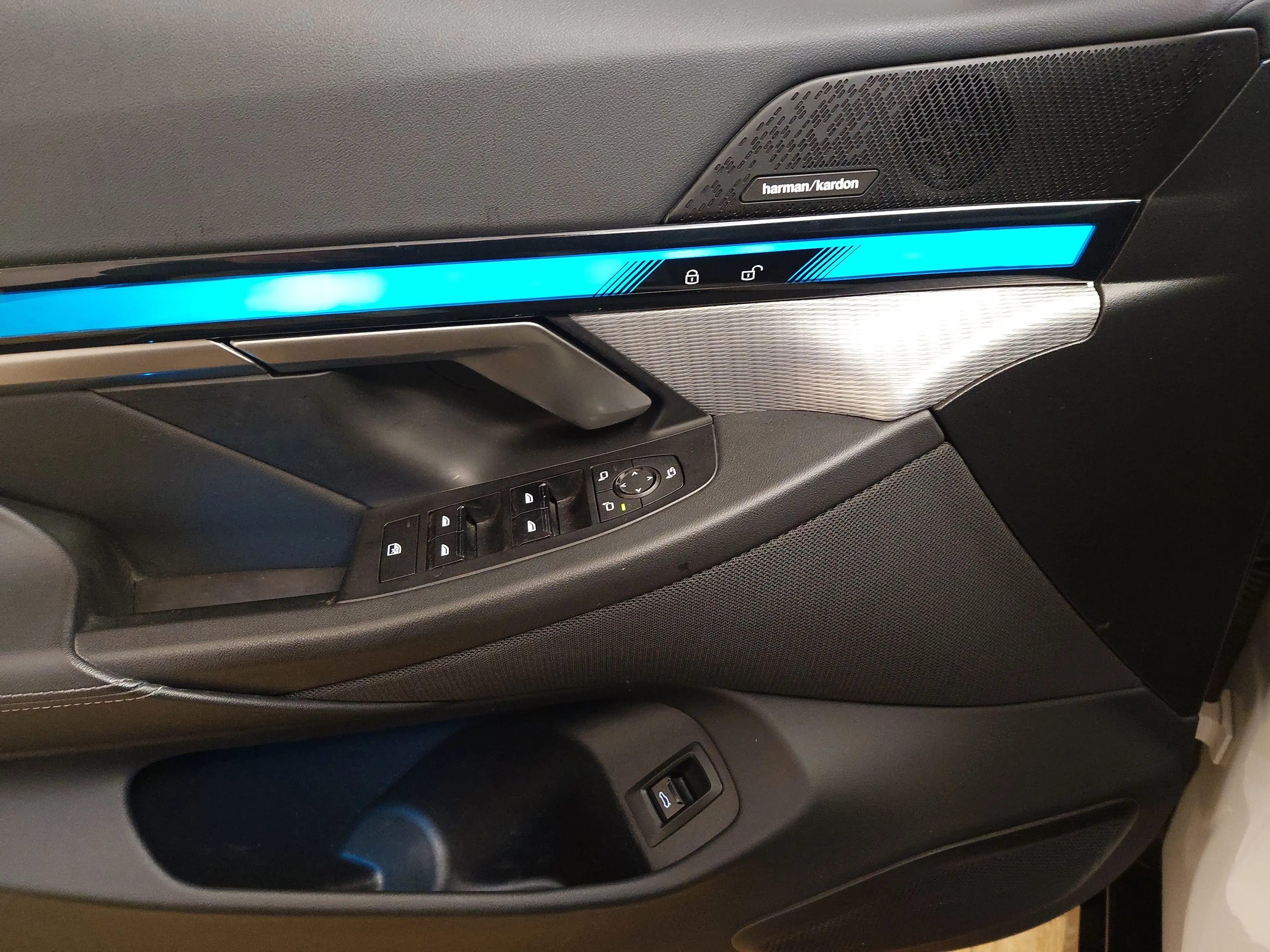 BMW i5 eDrive40 M Sport LEDER NAVI LED H/K — photo 5
