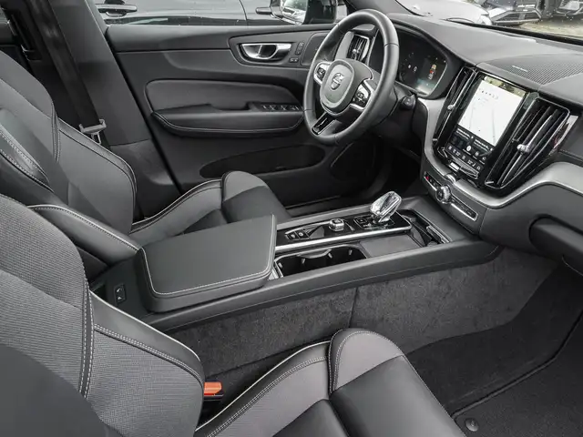 Volvo XC60 view 9