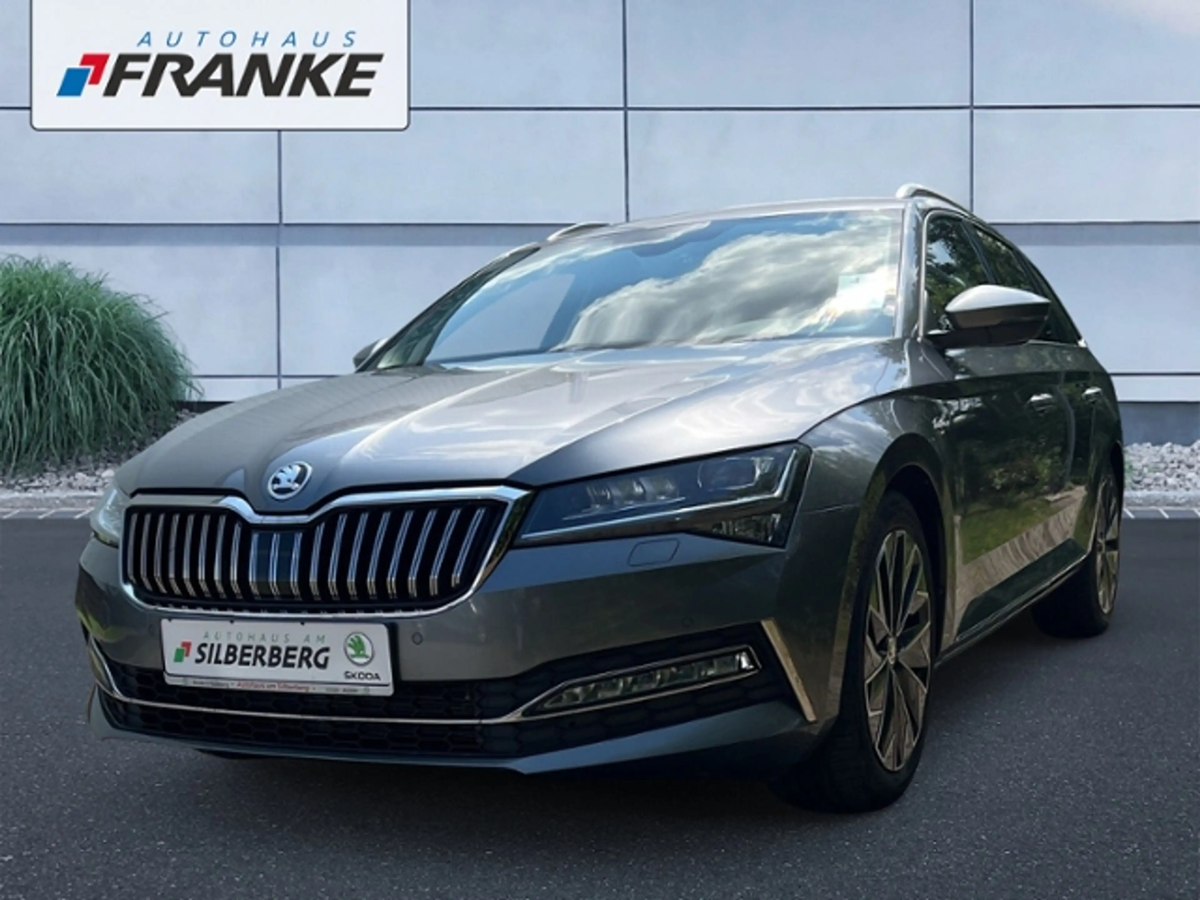 Skoda Superb COMBI 2.0TSI L&K AHK LED NAVI LEDER CANTON — photo 2