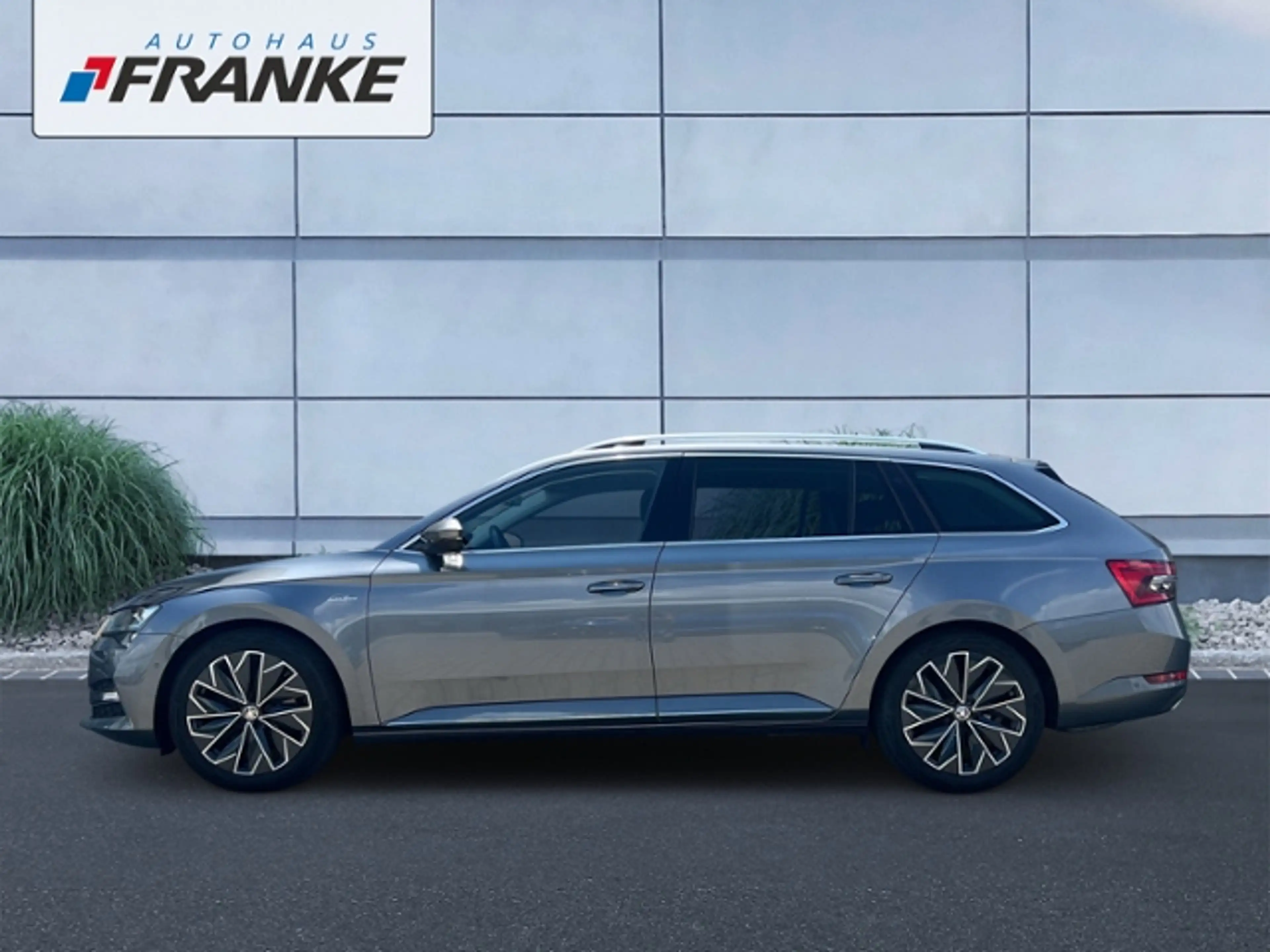 Skoda Superb COMBI 2.0TSI L&K AHK LED NAVI LEDER CANTON — photo 3