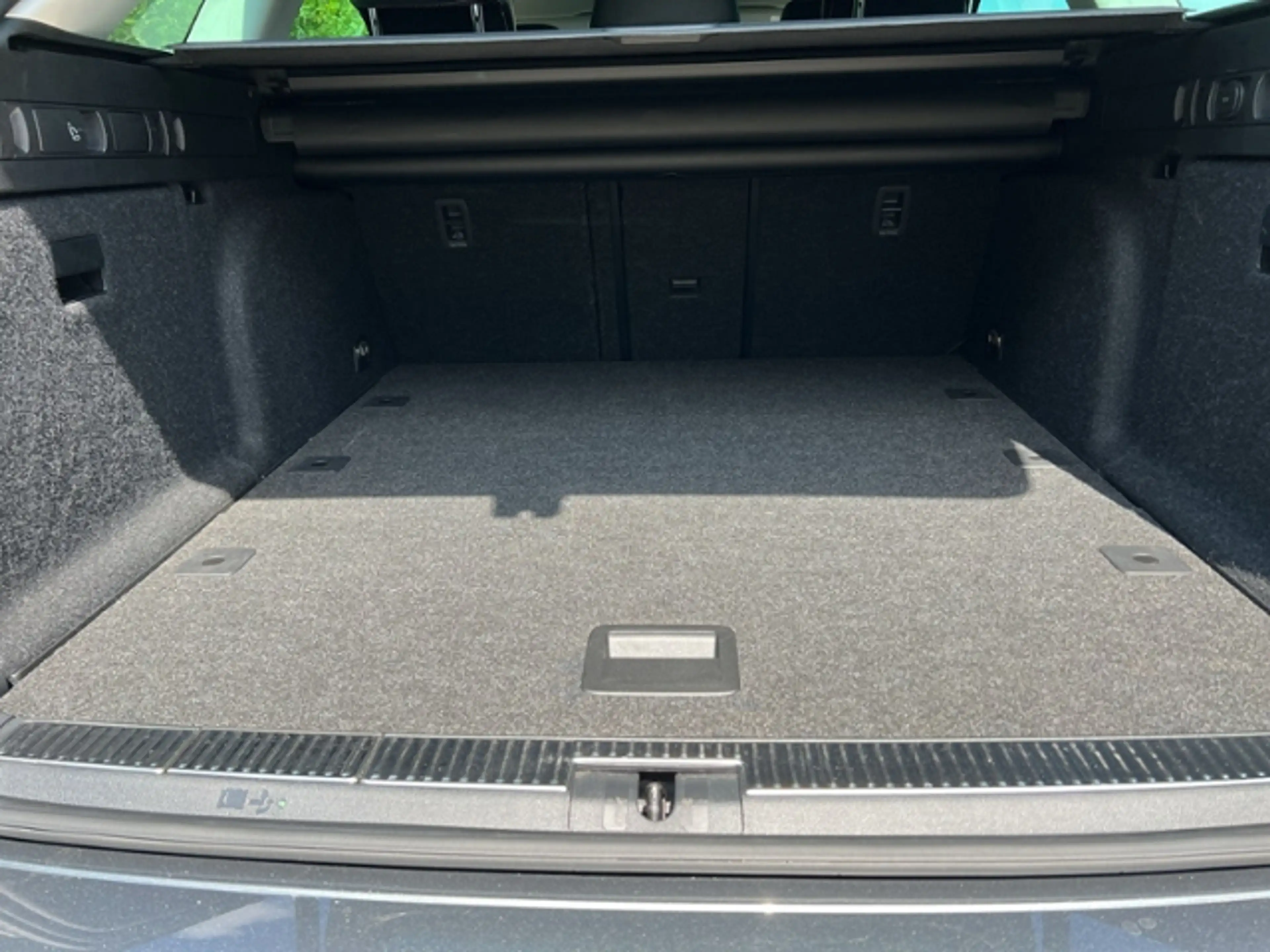 Skoda Superb COMBI 2.0TSI L&K AHK LED NAVI LEDER CANTON — photo 10
