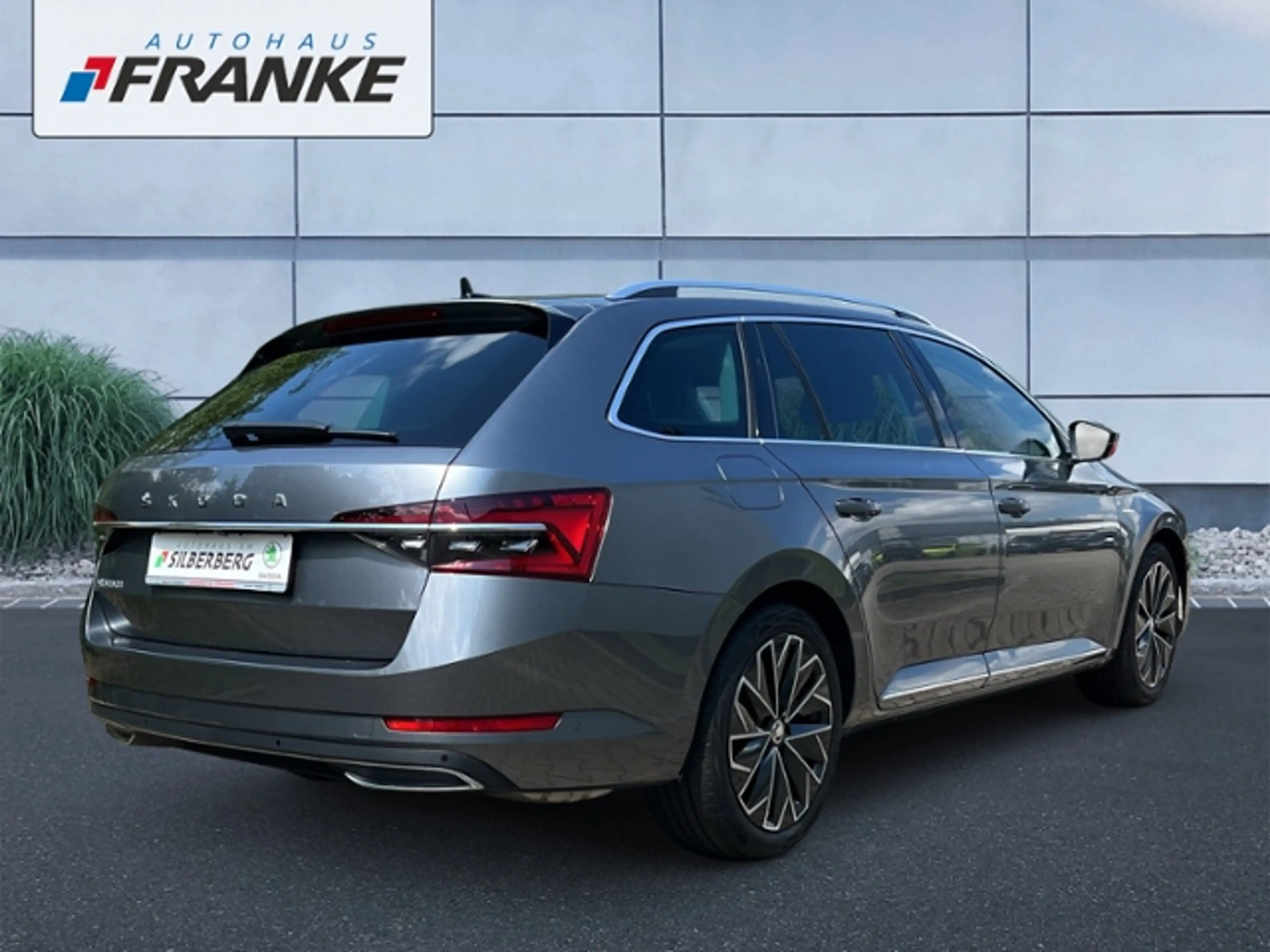 Skoda Superb COMBI 2.0TSI L&K AHK LED NAVI LEDER CANTON — photo 4