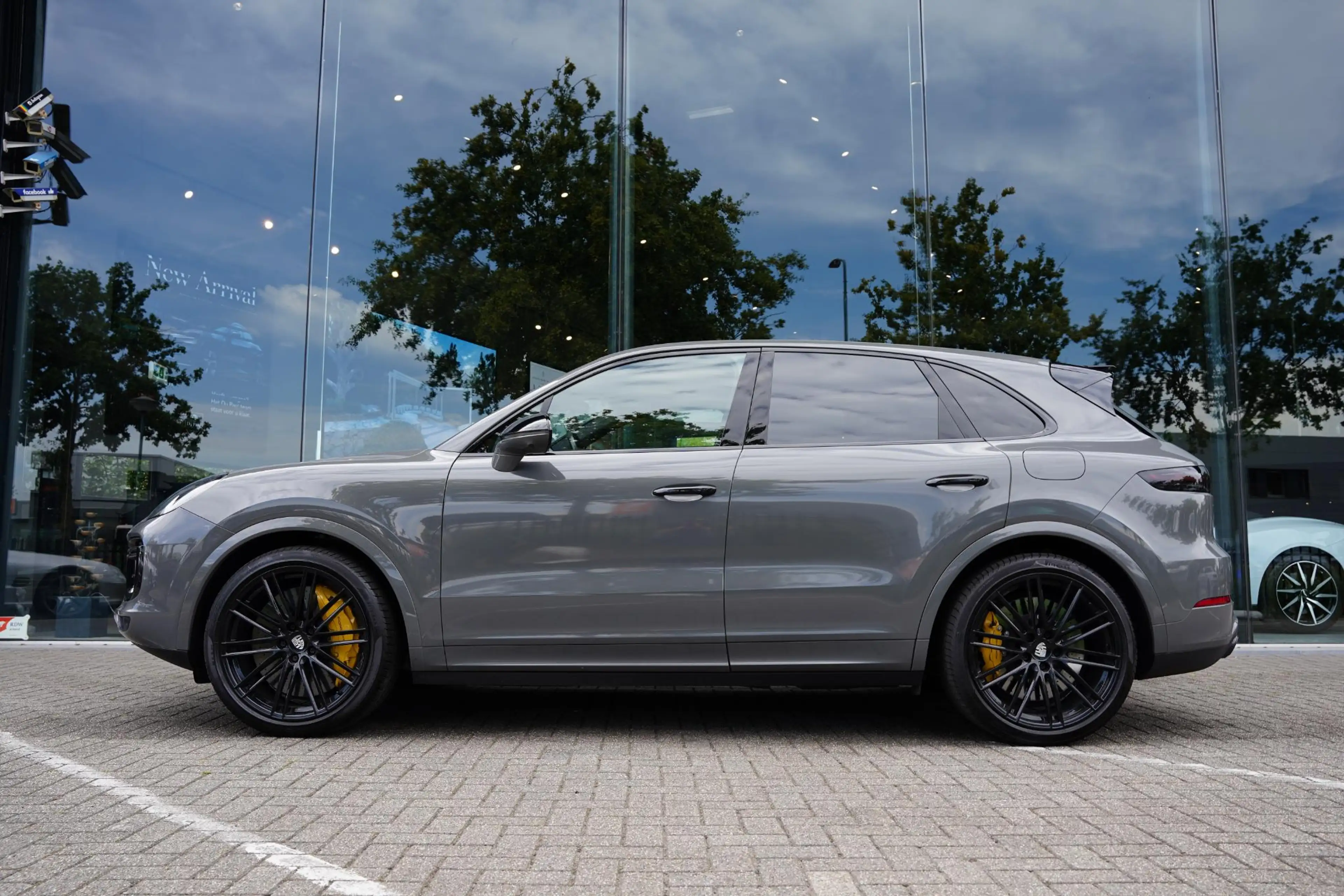 Porsche Cayenne 4.0 Turbo S E-Hybrid / Keramische Remmen / Sport C — photo 2