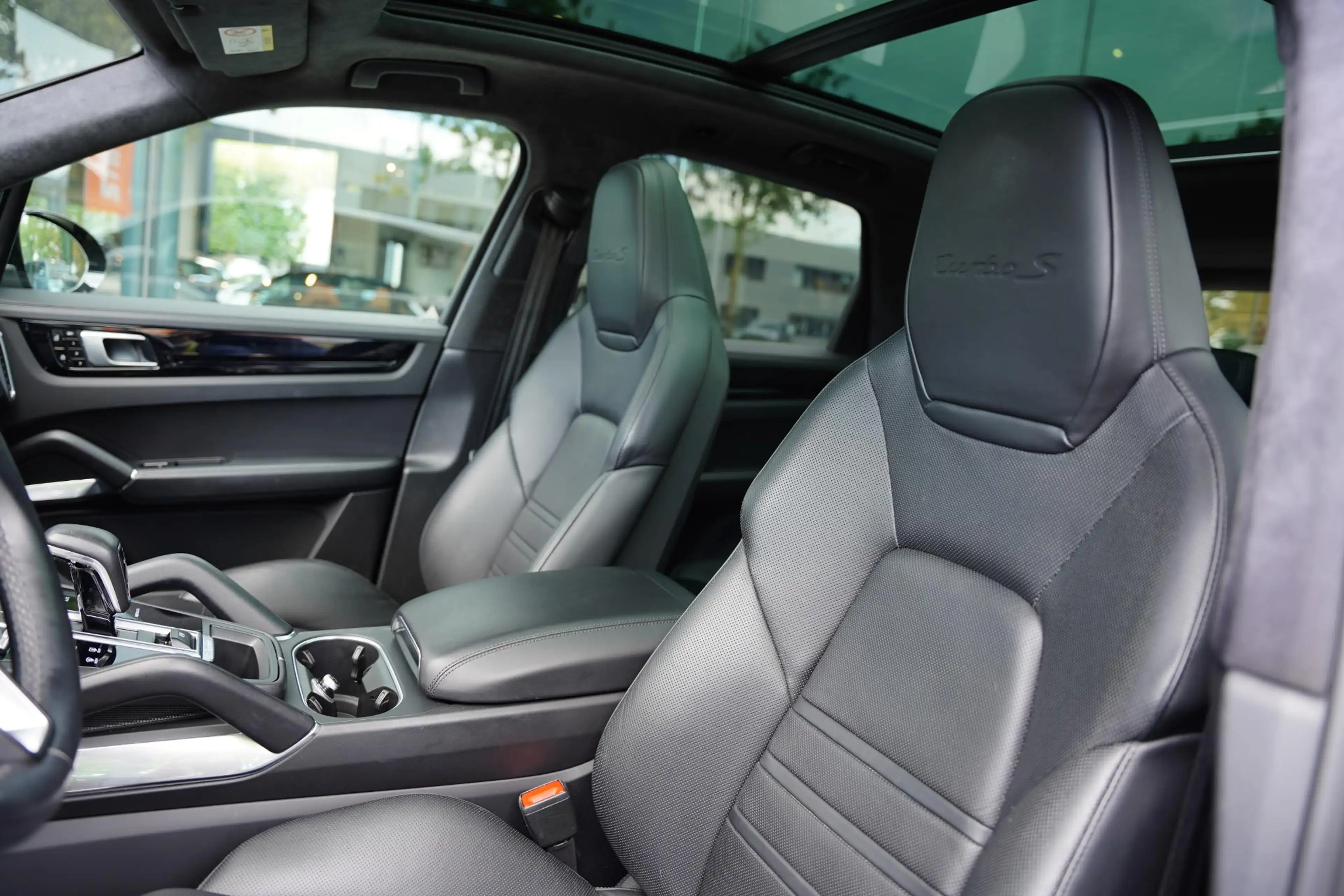 Porsche Cayenne 4.0 Turbo S E-Hybrid / Keramische Remmen / Sport C — photo 6