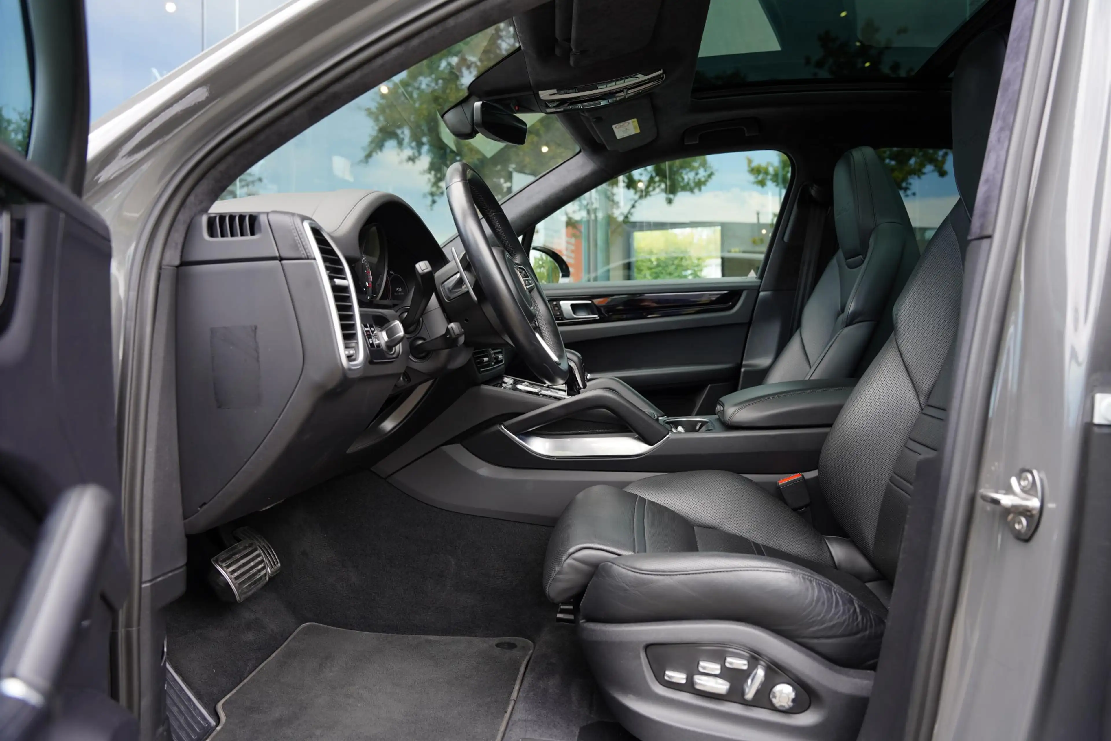 Porsche Cayenne 4.0 Turbo S E-Hybrid / Keramische Remmen / Sport C — photo 5