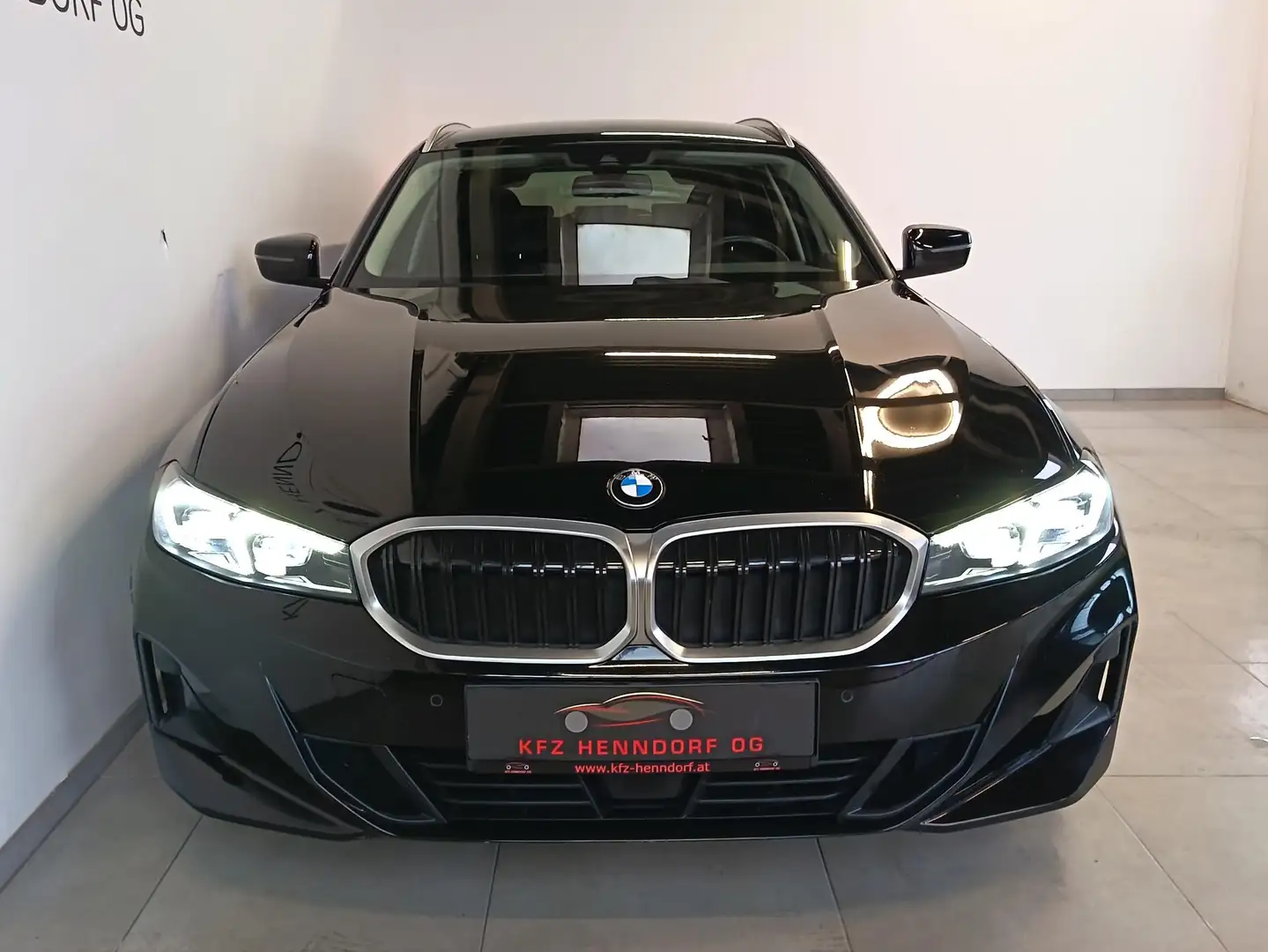 BMW 320 320 d xDrive Touring Aut. Schwarz - 2