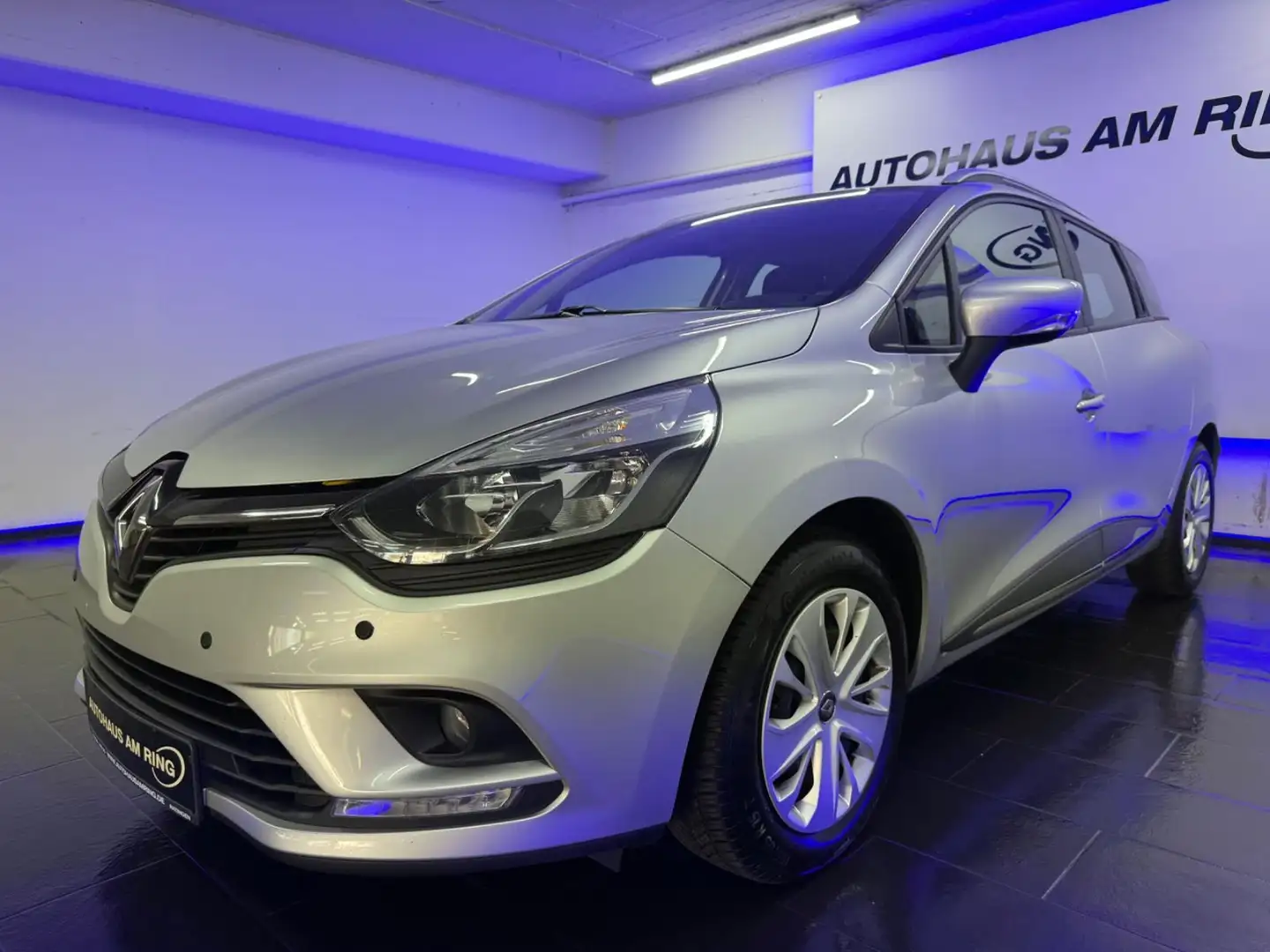 Renault Clio 1.5 dCi Grandtour 1HD NAVI TEMPO 2xPDC DAB Grau - 2