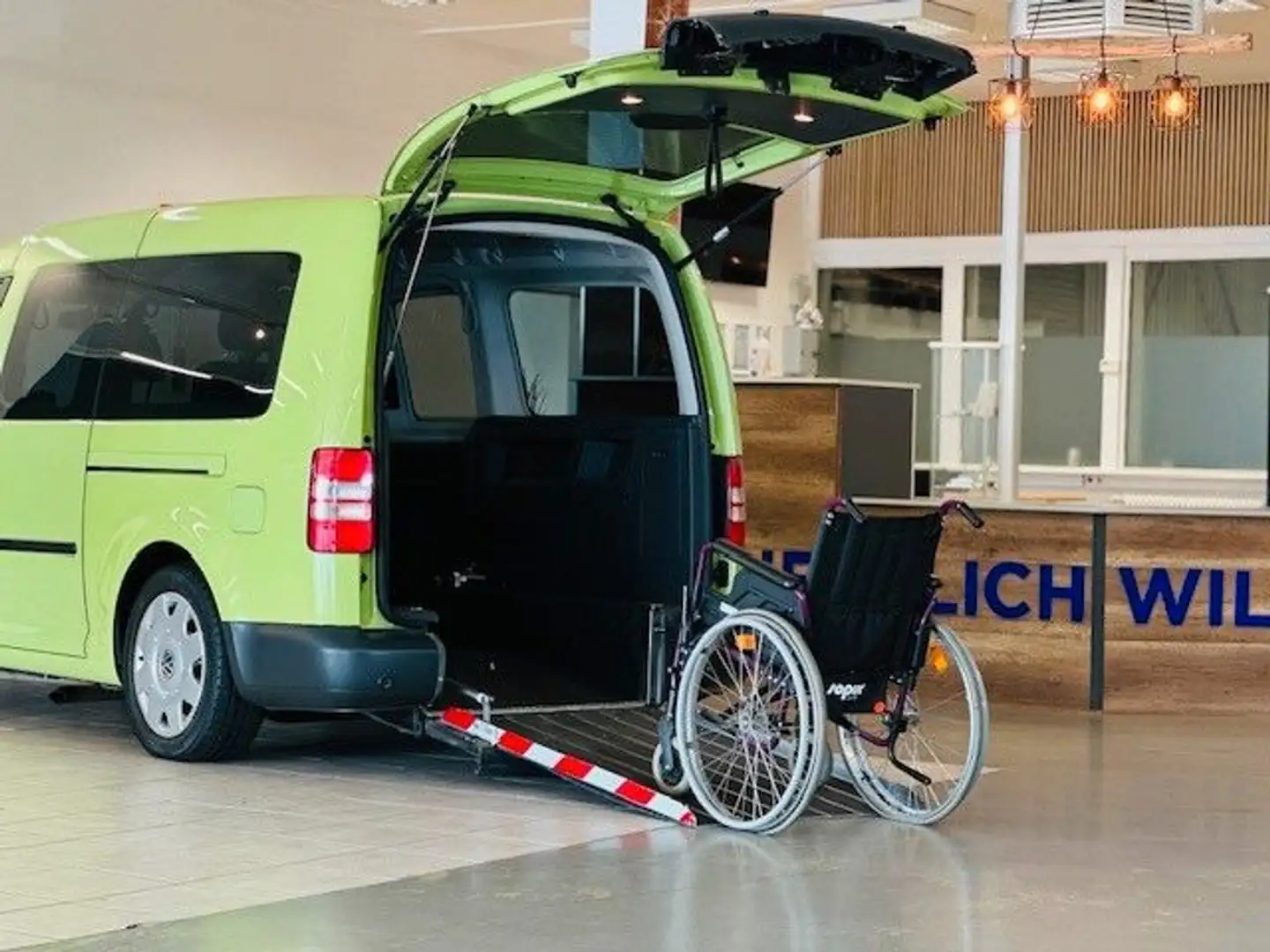 Volkswagen Caddy DSG Maxi Behindertengerecht-Aktivfahrer Vert - 2