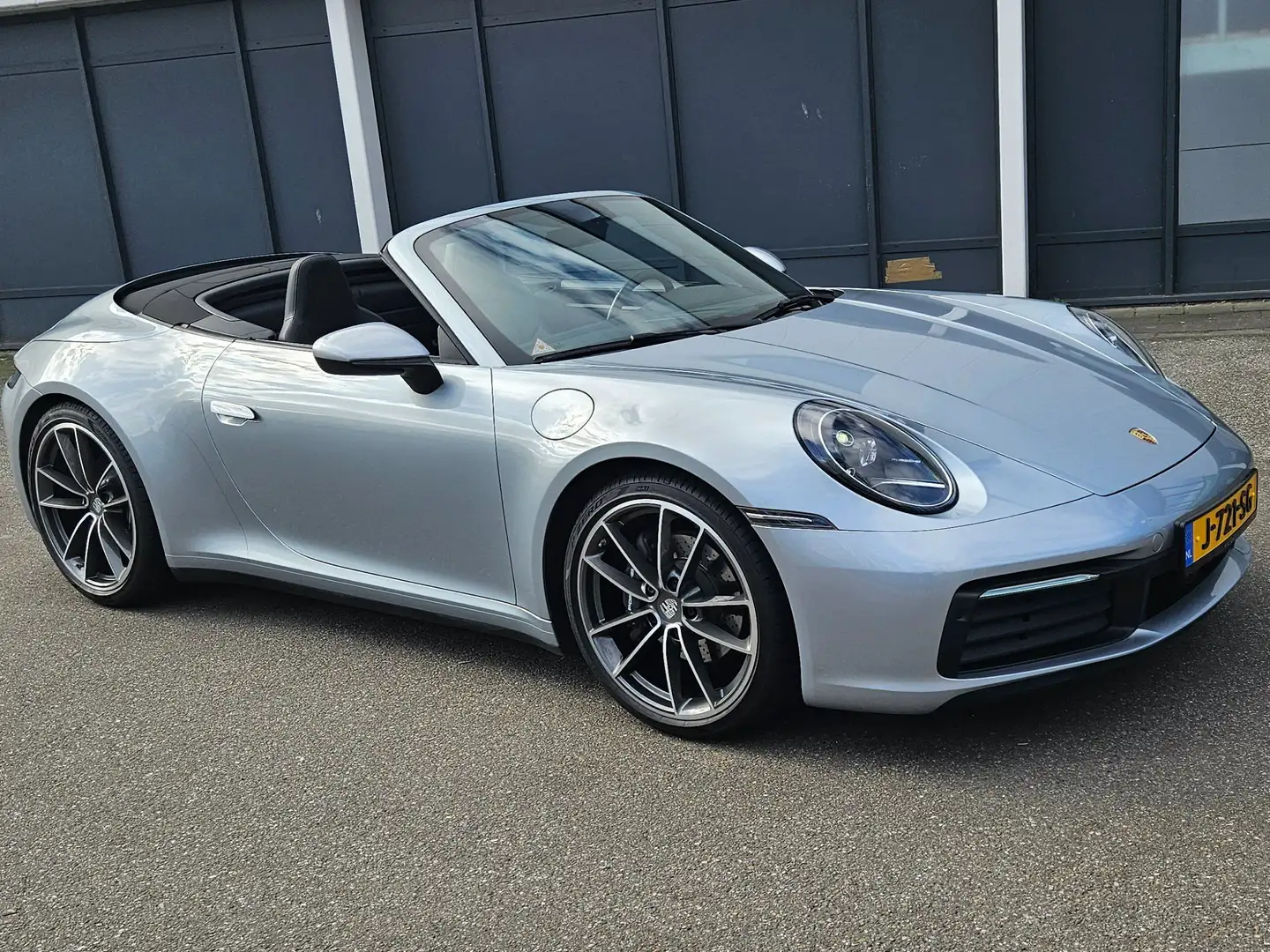 Porsche 911 911 Cabrio 992 Carrera Porsche approved - 03/2027 Grijs - 1