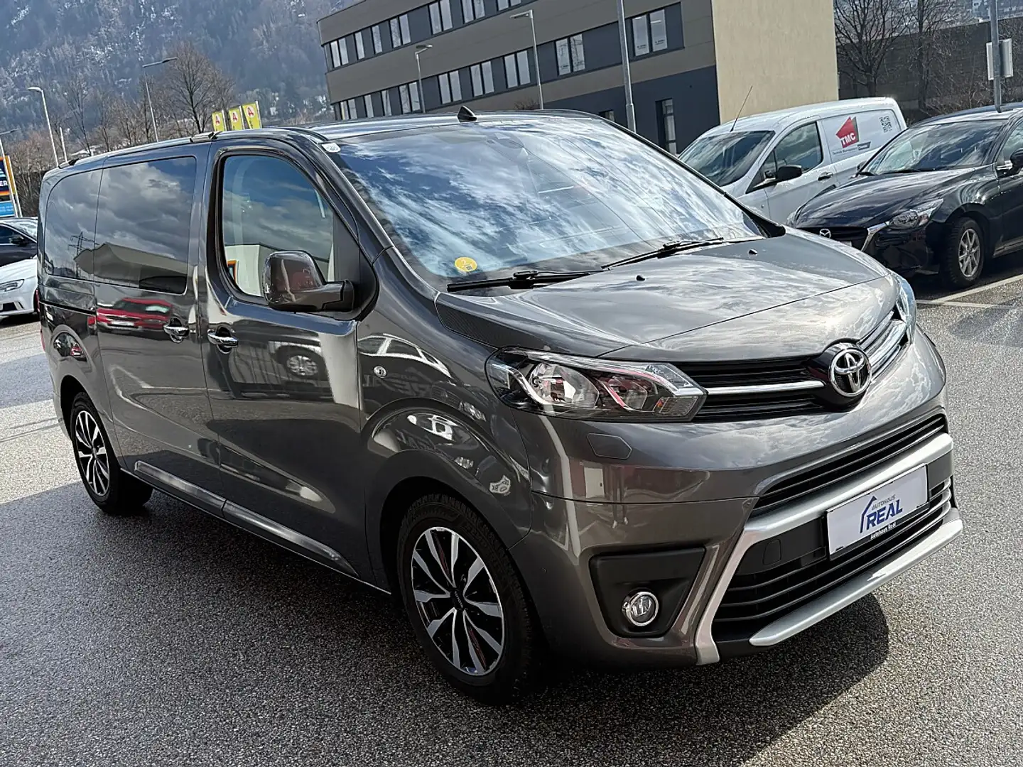 Toyota Proace Verso 2,0 D-4D 150 Medium Family - TOP Zustand!... Grau - 2