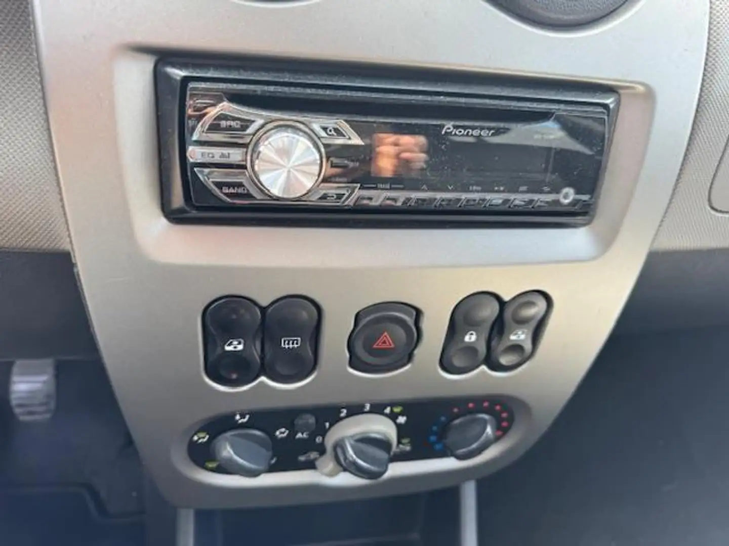 Dacia Sandero 1.2 Ambiance,'10, 5-drs, nieuwe koppeling, airco, Blanc - 2