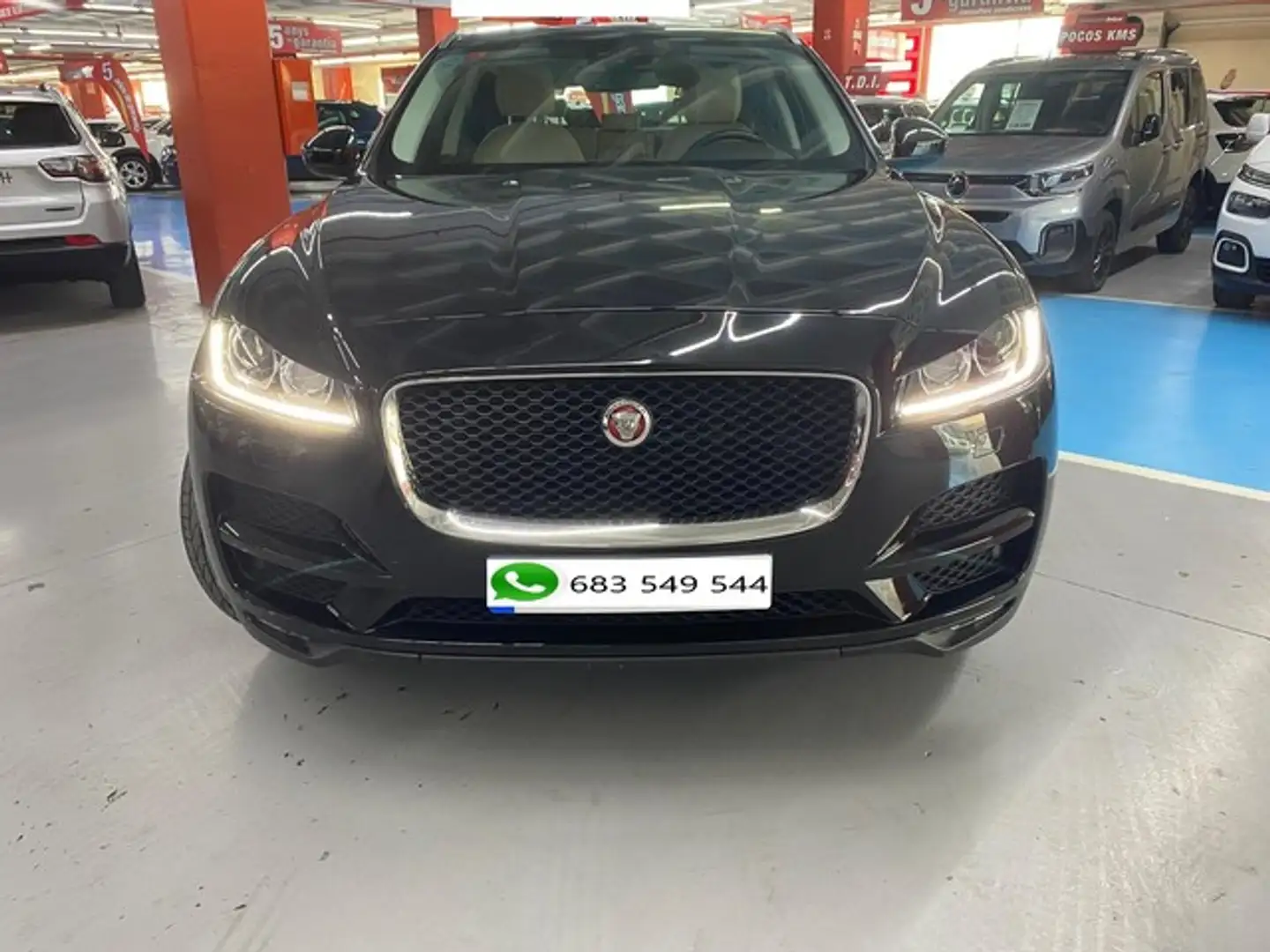 Jaguar F-Pace 2.0i4D Prestige Aut.RWD 180 Noir - 2