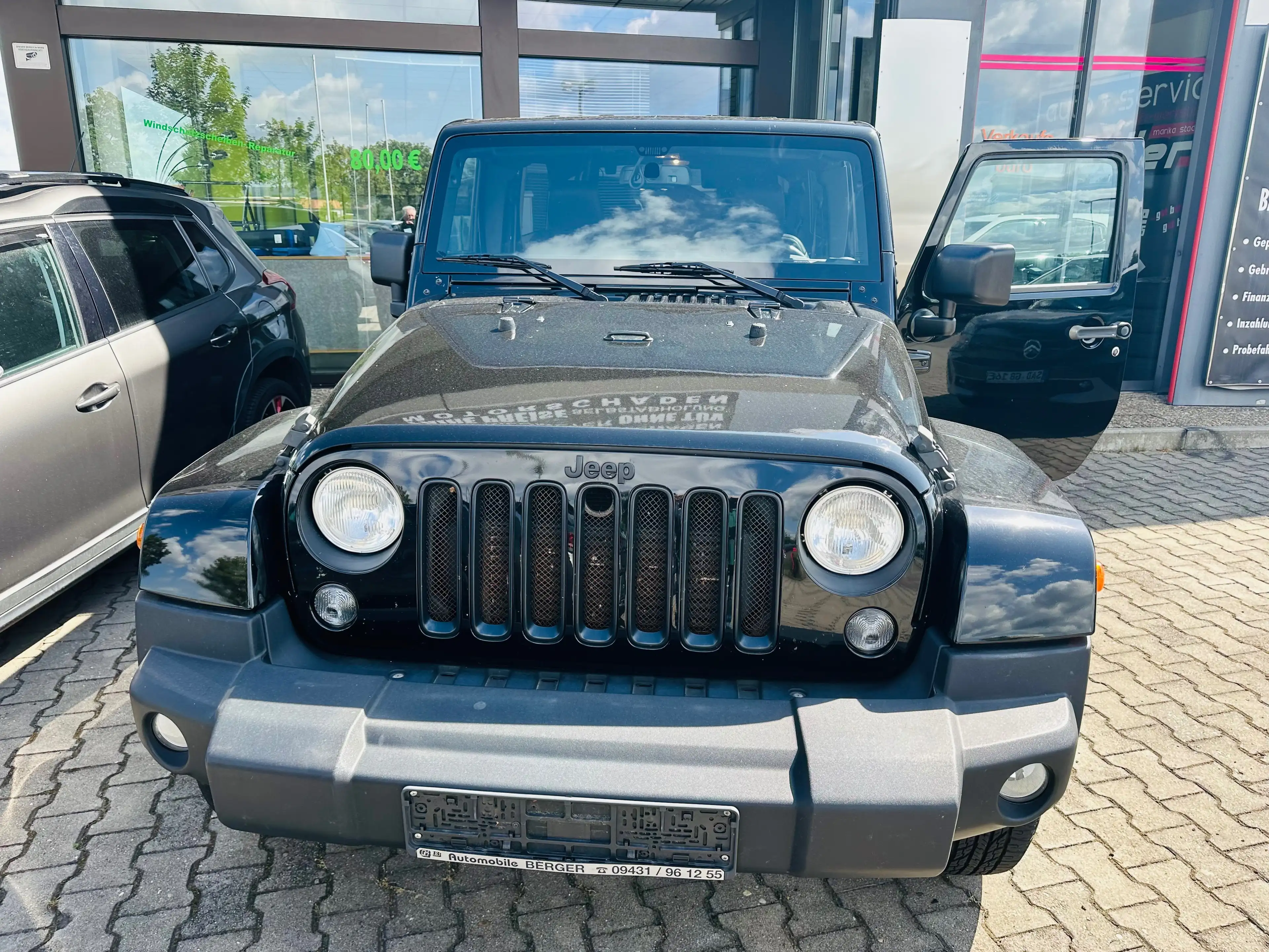Jeep Wrangler Sahara — photo 4