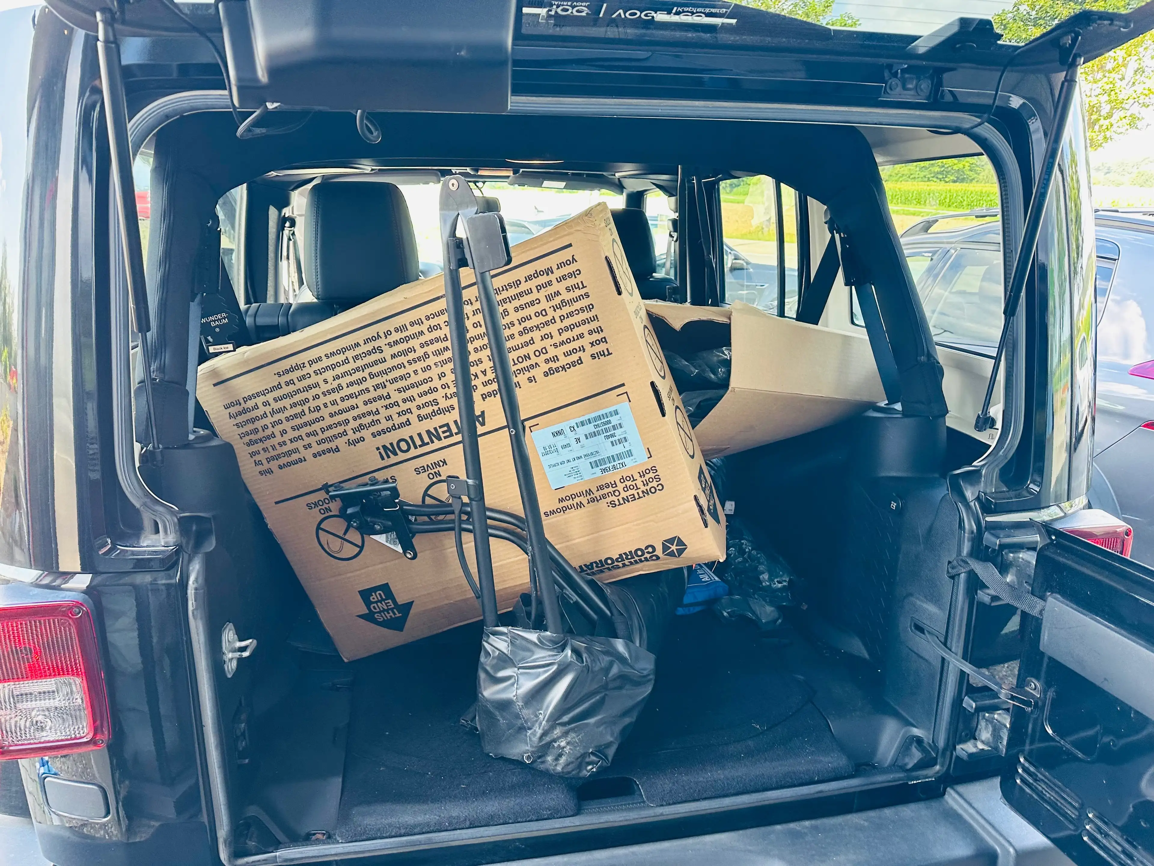 Jeep Wrangler Sahara — photo 14