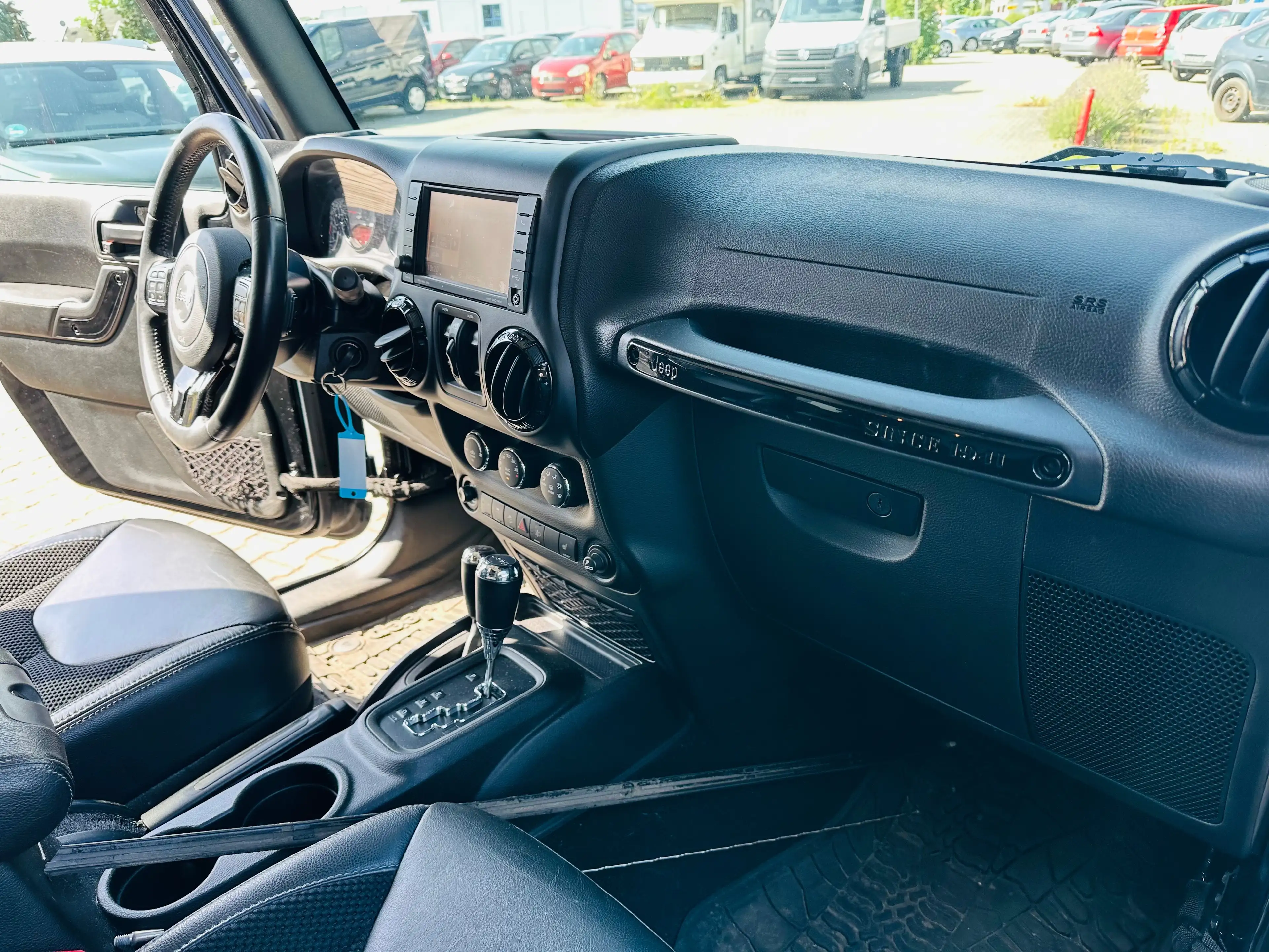Jeep Wrangler Sahara — photo 13