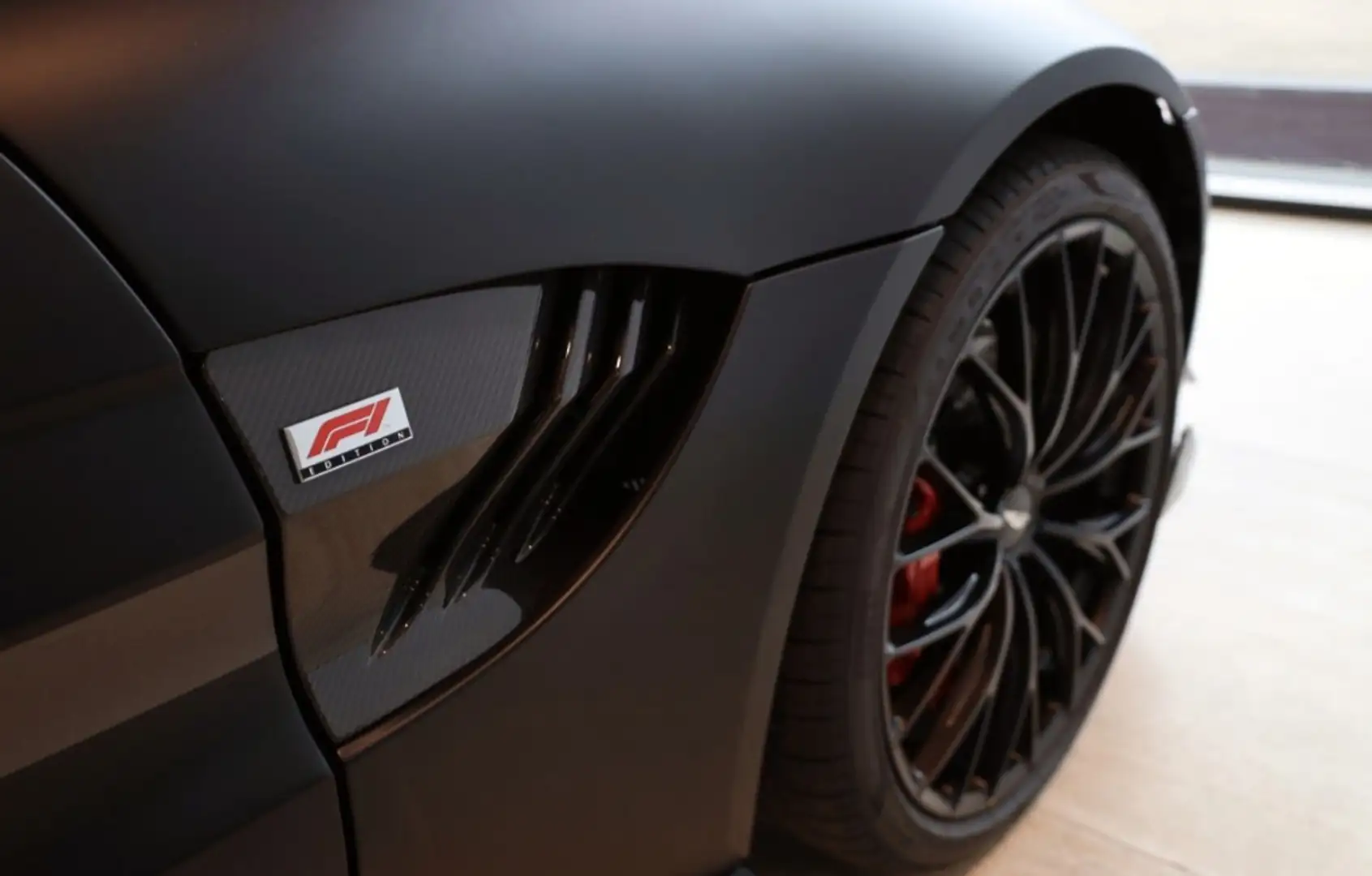Aston Martin Vantage F1 Edition Negro - 1