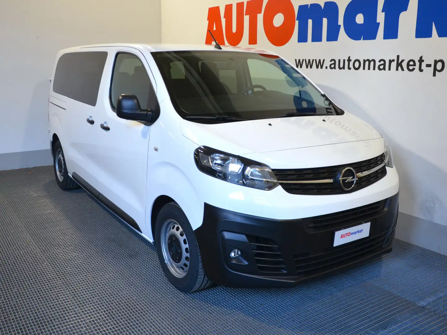 Opel Vivaro 2.0 TDCI COMBI M Bílá - 2