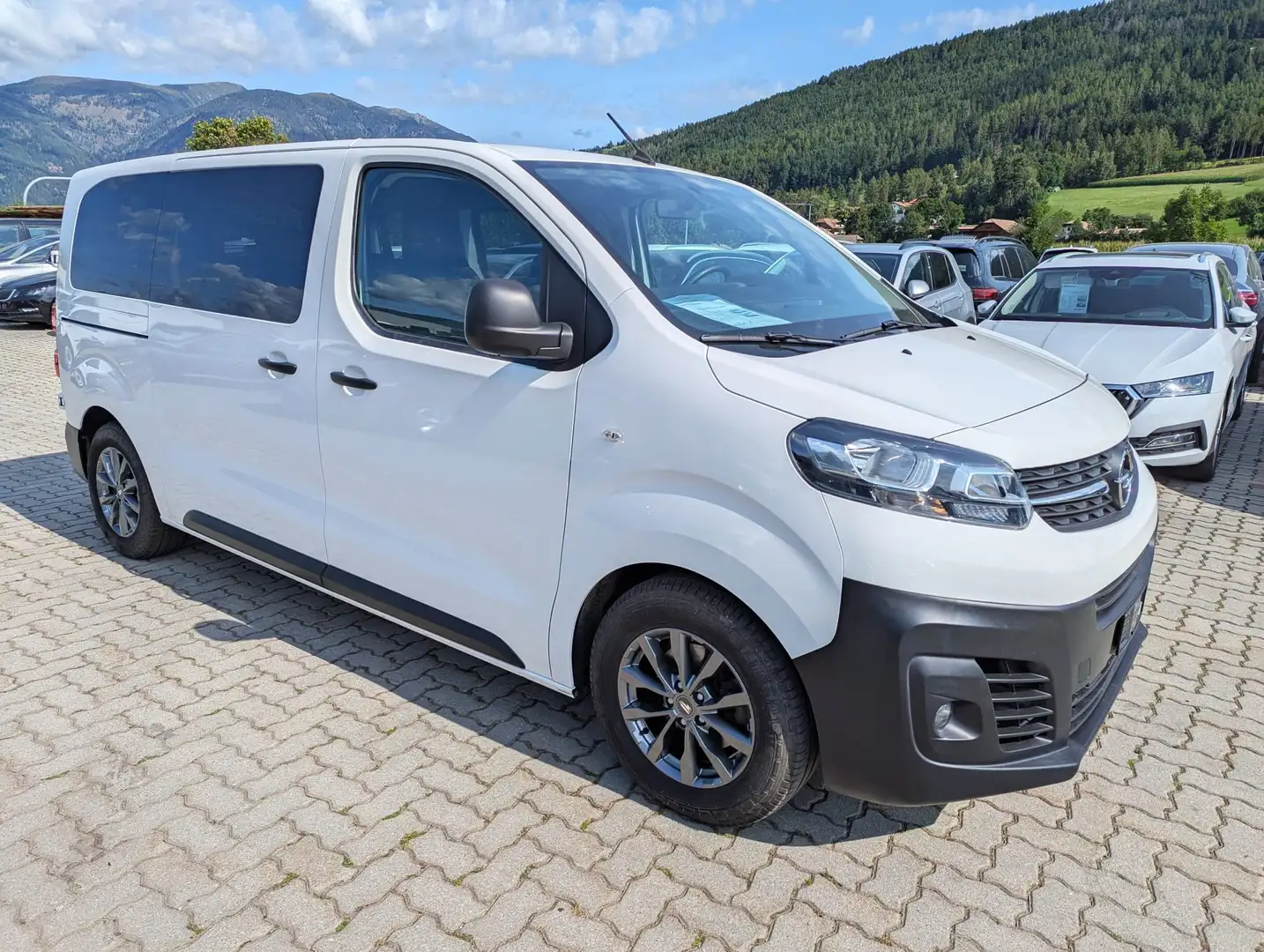 Opel Vivaro 2.0 TDCI COMBI M Weiß - 1