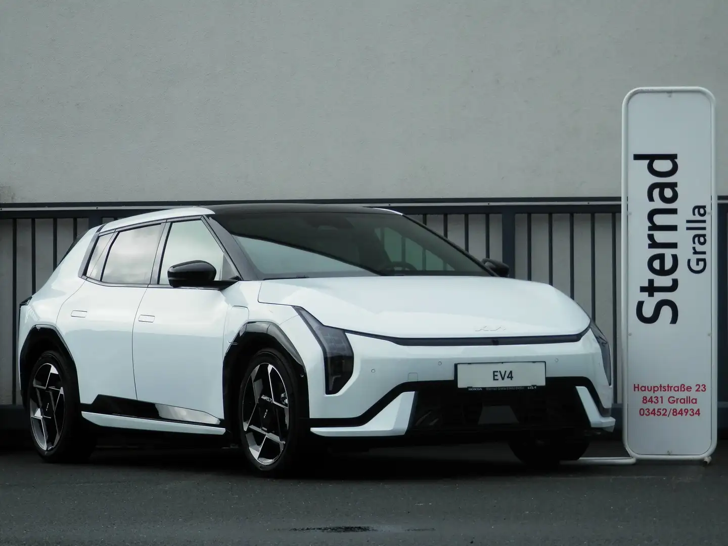 Kia EV4 HB FWD 81,4kWh GT-Line & SD Weiß - 1