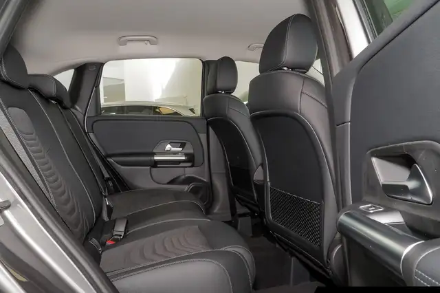 Mercedes-Benz B-Class view 9