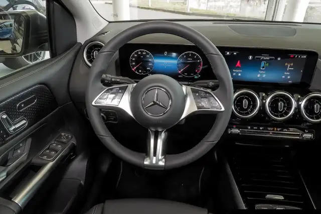 Mercedes-Benz B-Class view 12