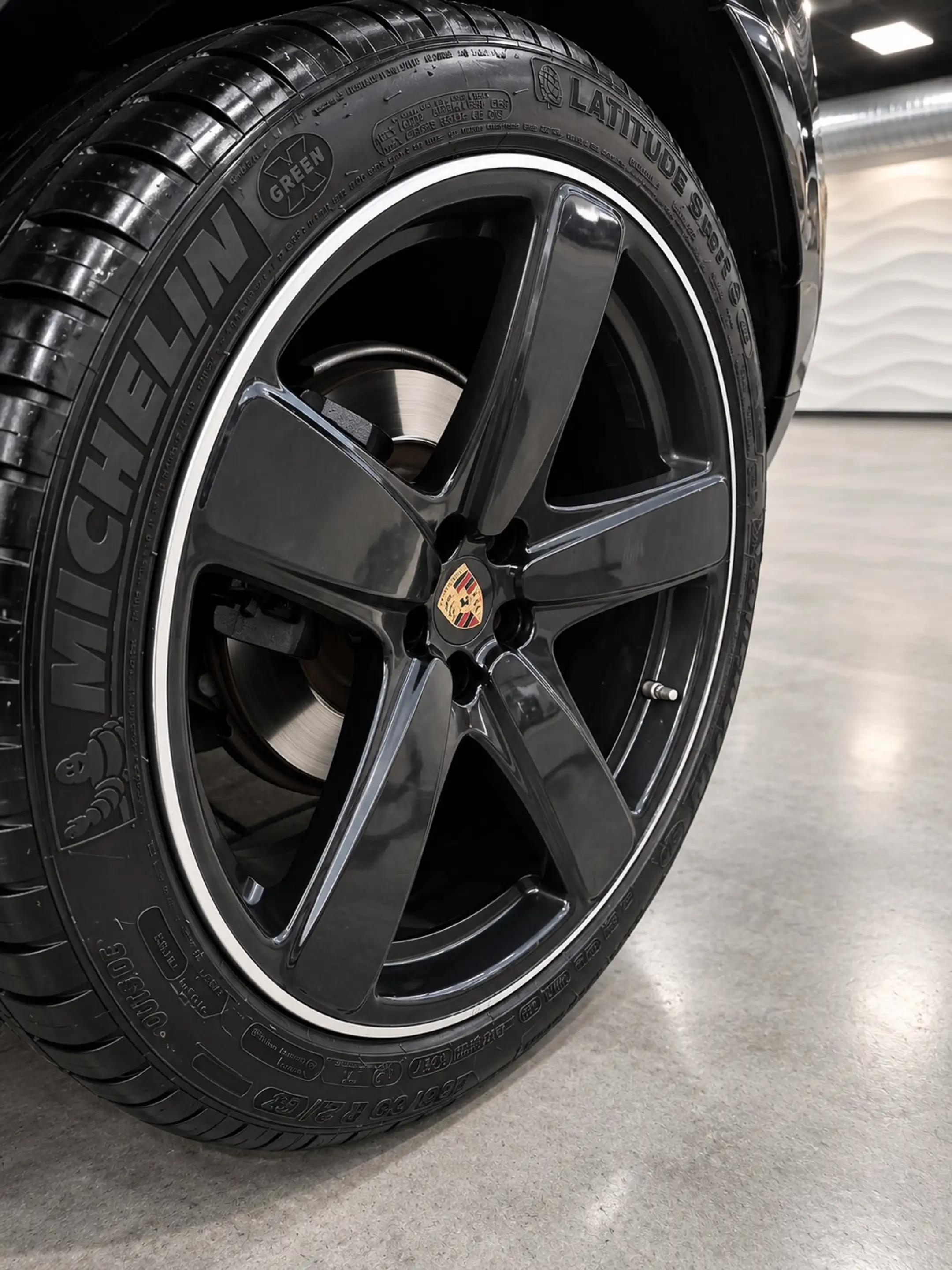Porsche Macan 2.0 Turbo PDK — photo 14