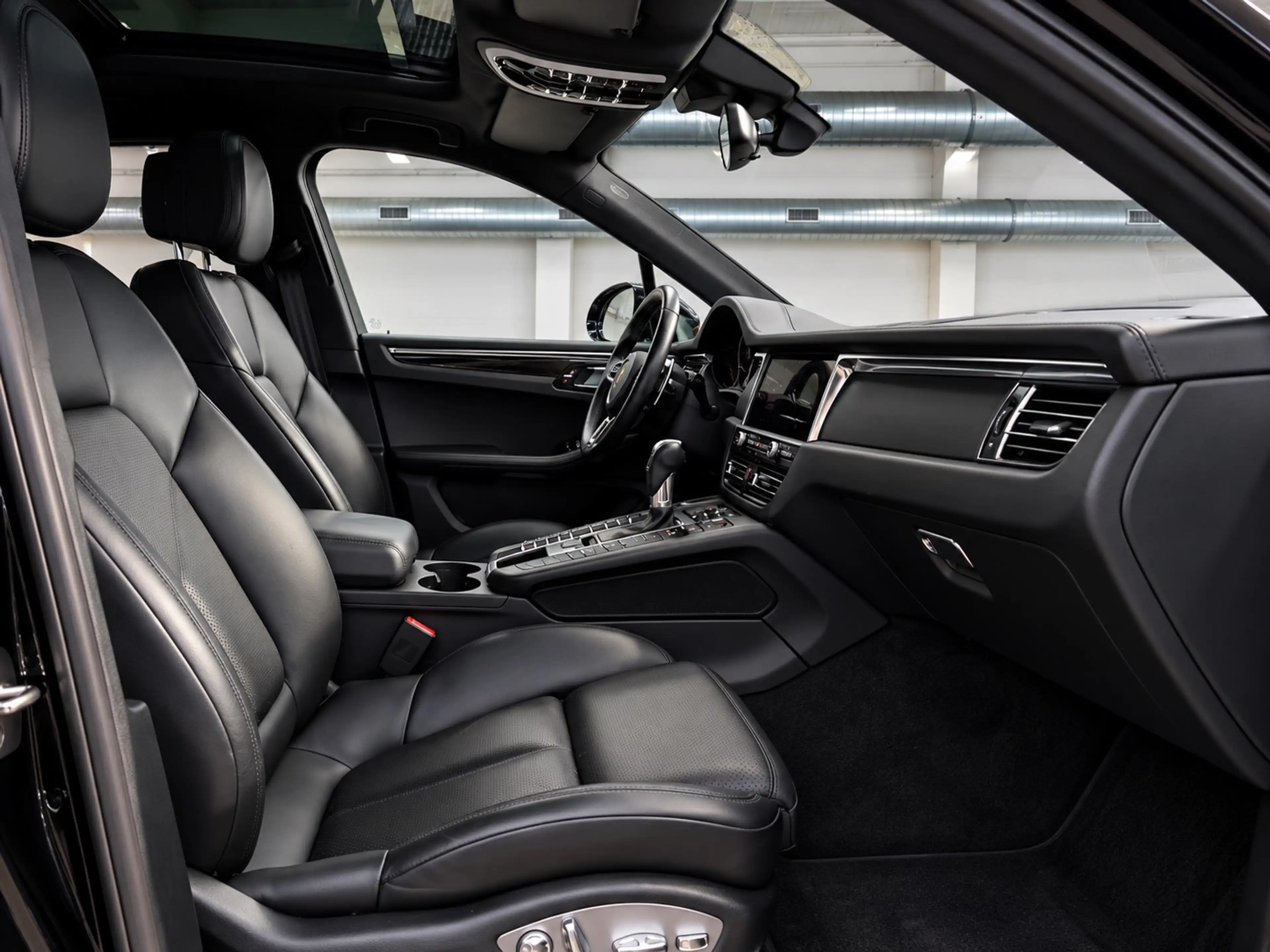 Porsche Macan 2.0 Turbo PDK — photo 10