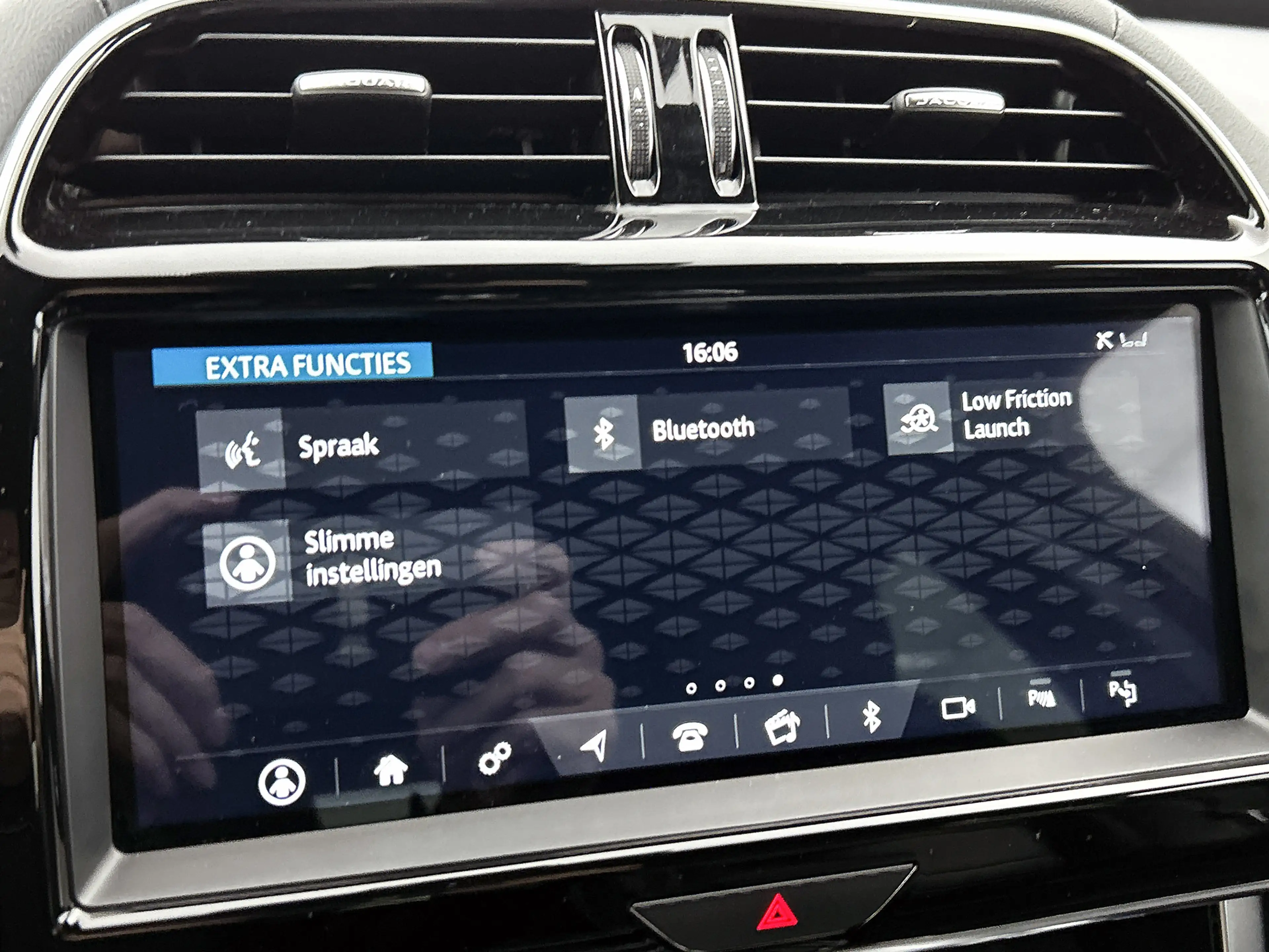 Jaguar XE 2.0 P250 R-Dynamic SE | Camera | Cruise Control | — photo 24